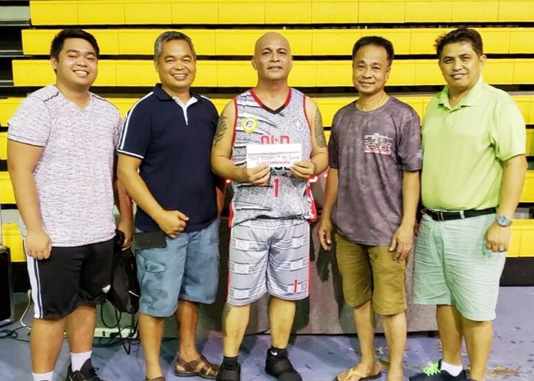 Old iSkool’s Pangelinan poses with UFO committee members  after he was named Player of the Game following Sunday’s game of the UFO-IT&E Basketball League at the Ada Gym. Contributed photos