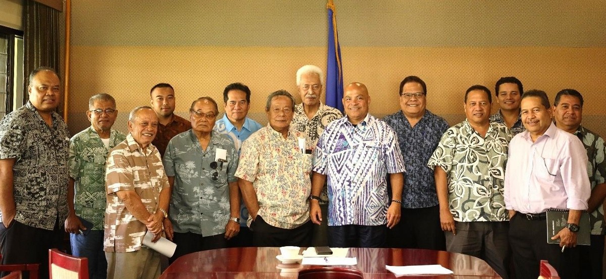 David W. Panuelo, president of the FSM, and Yosiwo P. George, vice president of the FSM, pose with the FSM Petroleum Corporation’s/Vital’s CEO and board of directors, and members of the Panuelo-George cabinet. FSM Information Services photo
