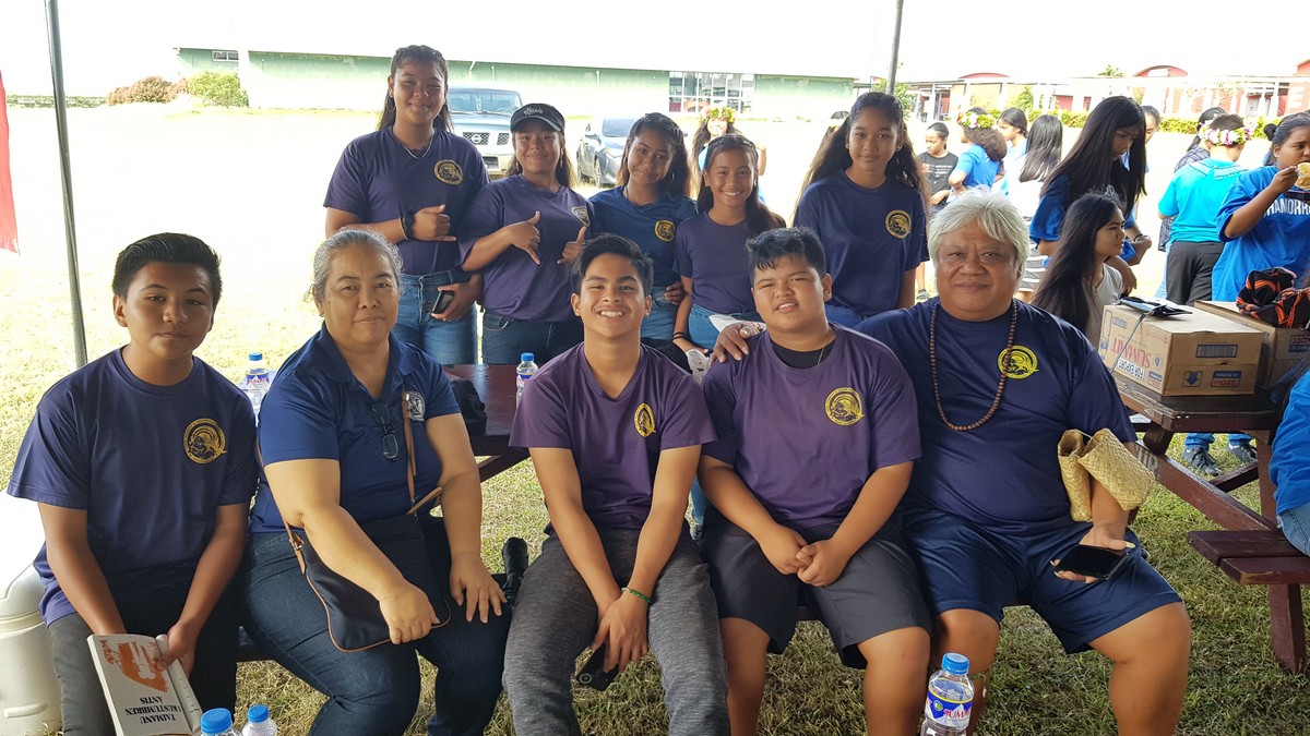The participating Hopwood Middle School students and their teachers pose for a photo. Photos by Lori Lyn C. Lirio