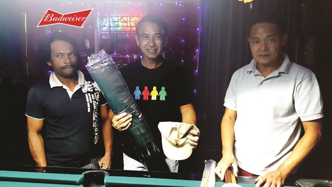 Rowel “Cobra” Mariano, center, poses with Rey Hermogenes and Lito Castolo after winning the SBA/Budweiser Captains Meeting Billiards Tourney at 9Eleven Restobar on Saturday. Contributed photo