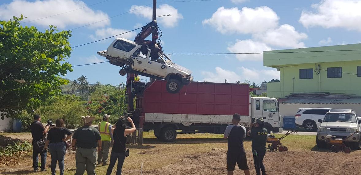 A claw truck of the Saipan mayor’s office removes a junk car from a lot in Susupe. Contributed photo