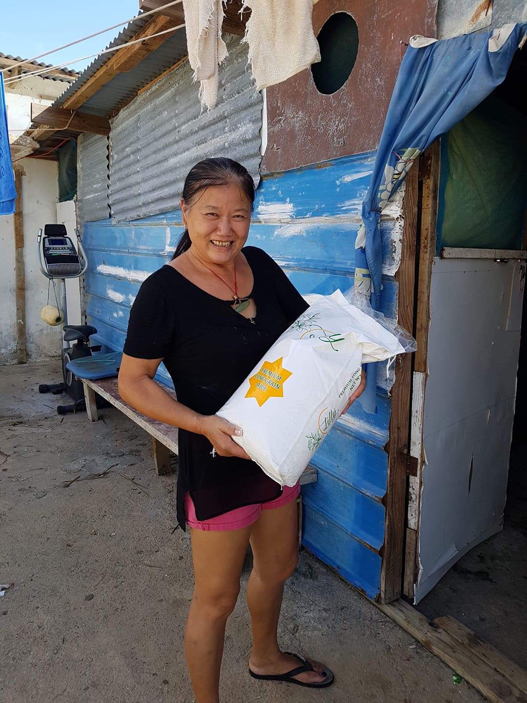 Bayani Association’s newly elected president, Leonila Mendoza, center seated, poses with fellow officers and members. Contributed photo
