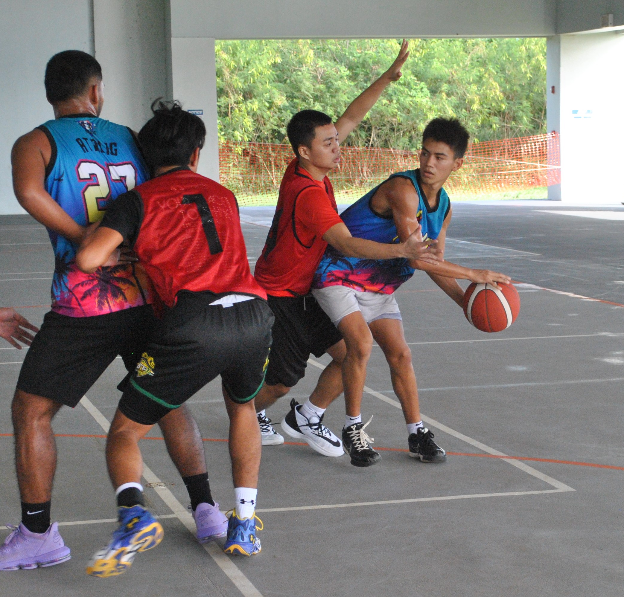 Rollers' Matthew Richardson protects the ball.