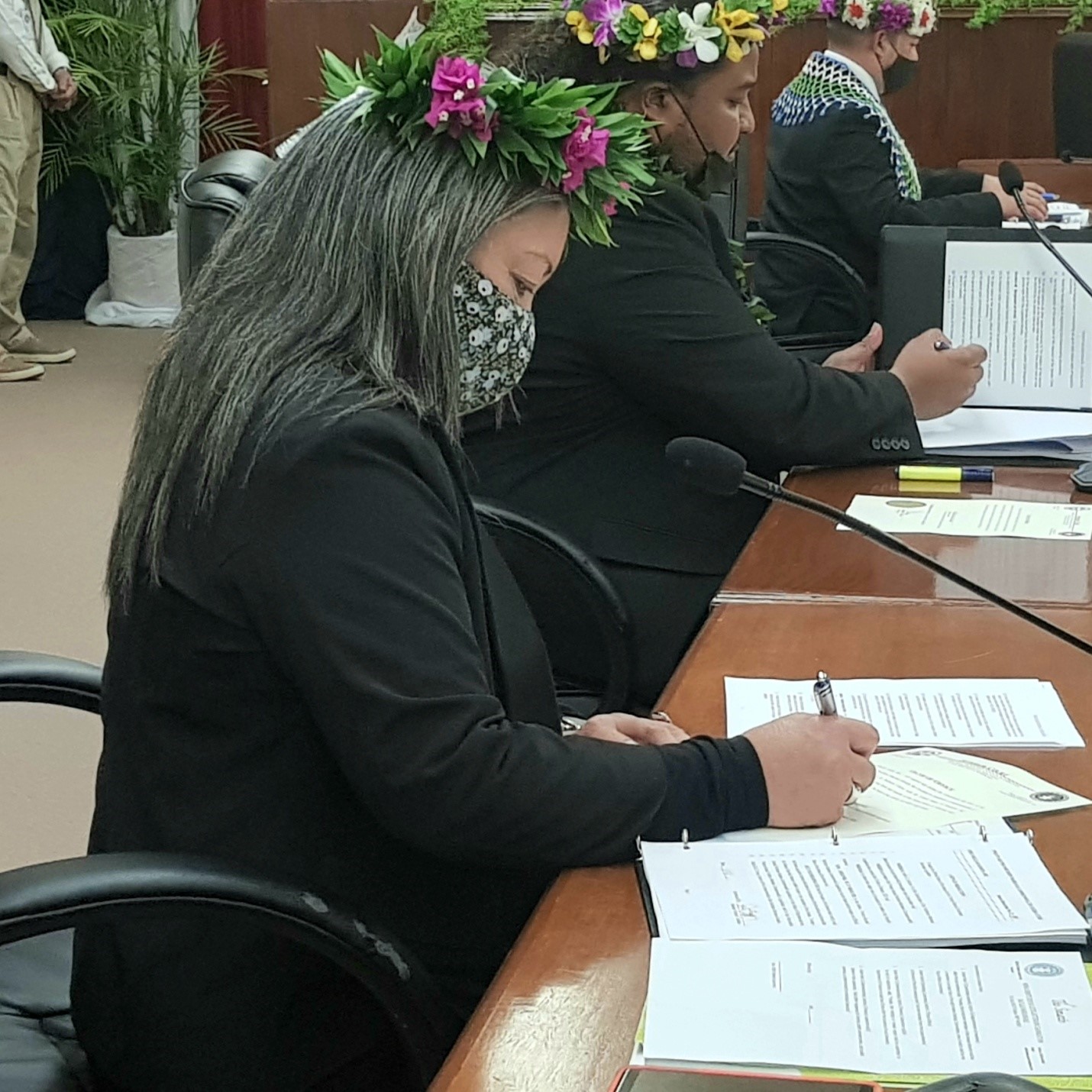Democratic Sen. Edith Deleon Guerrero signs her oath of office on Monday in the Senate chamber.Photo by K-Andrea Evarose S. Limol
