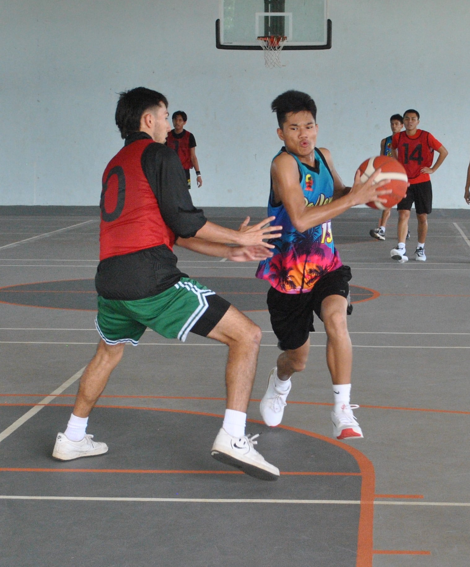 Ervin Villarin goes for the drive during the U19 championship game of the RBA Holiday Tournament at the Koblerville gym on Saturday.Photo by James F. Sablan Jr.
