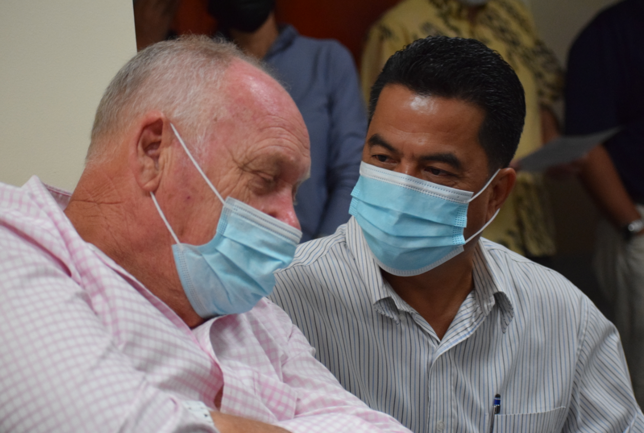 Former Sen. Ray N. Yumul, right, talks to Imperial Pacific International’s former construction team manager, Glenn Bell, during the Commonwealth Casino Commission meeting on Wednesday.Photo by Emmanuel T. Erediano