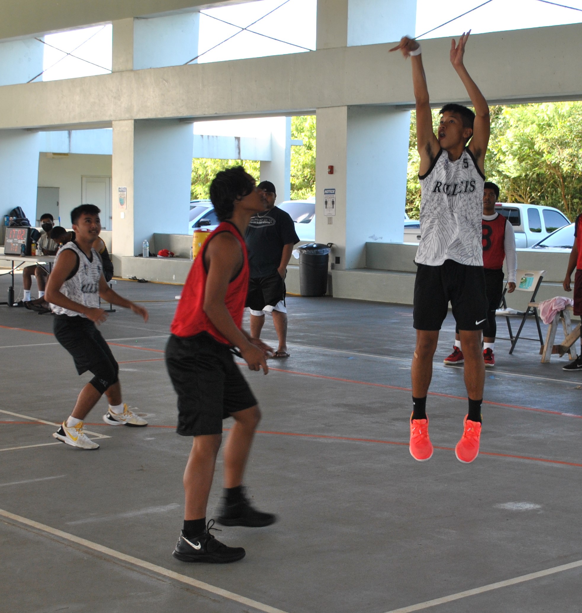Rollers' Leo Naraja takes the open jump shot.
