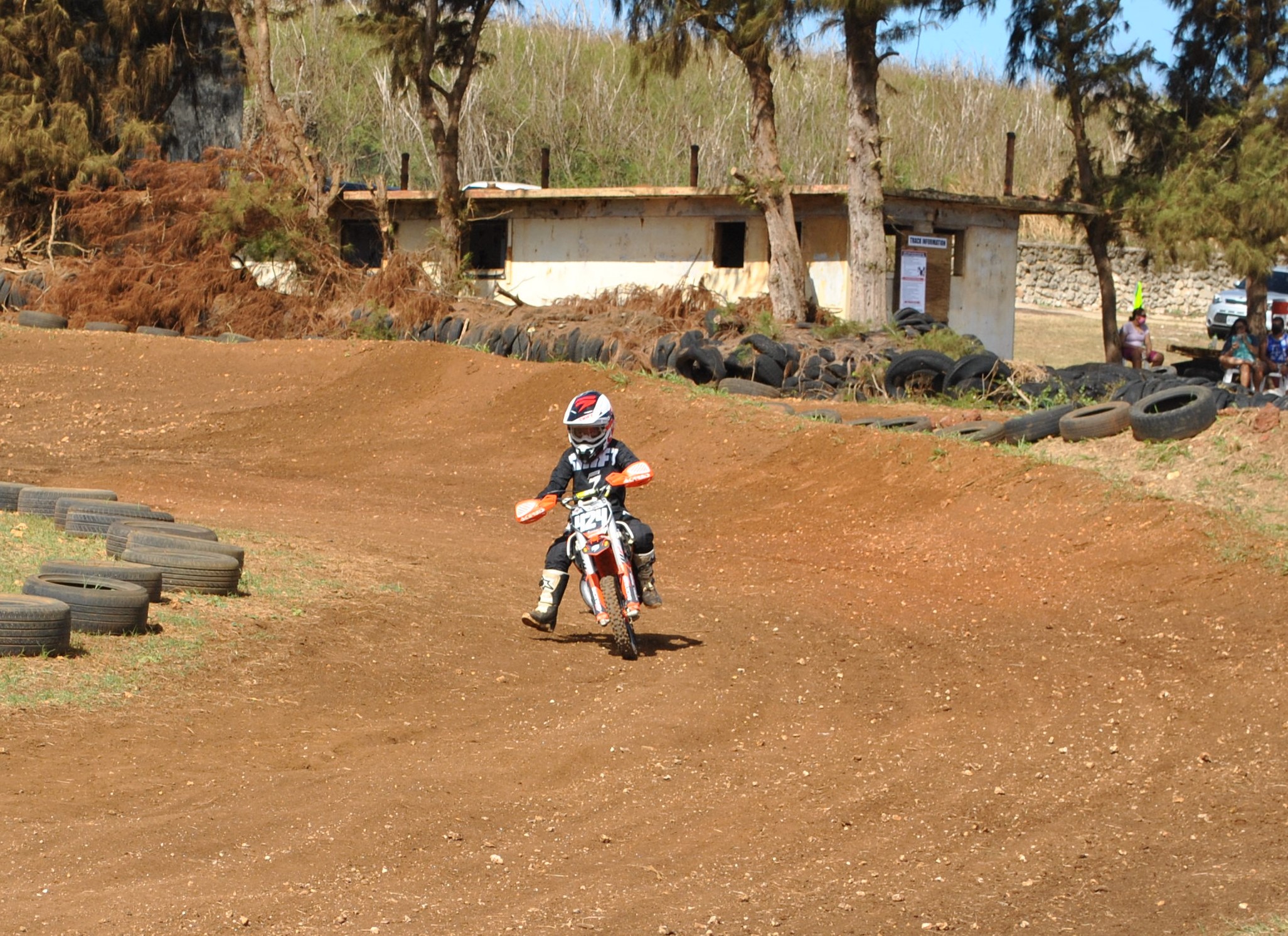 Jonoah Santos leans for a turn as he leads the race. 