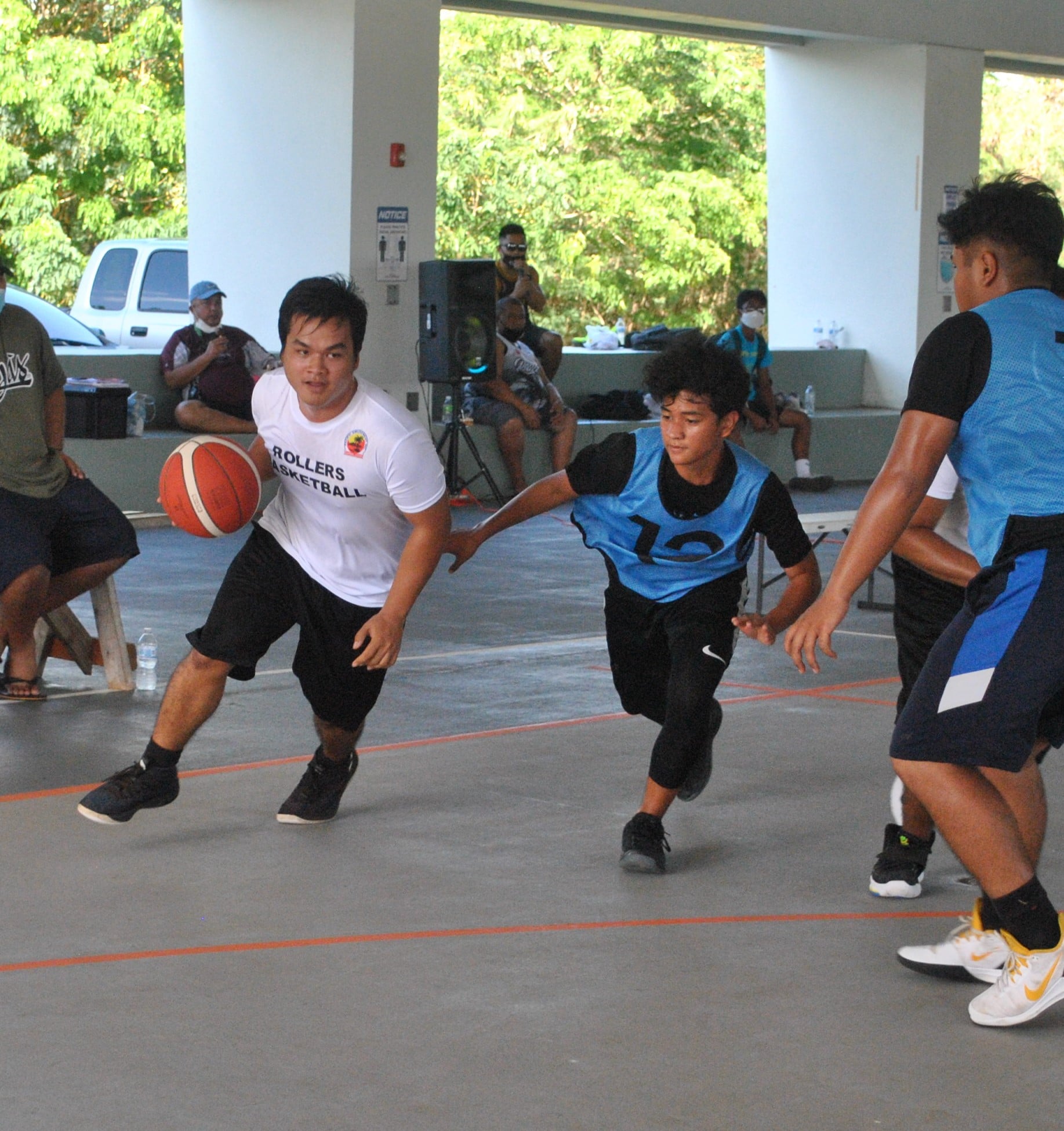 Rollers White's Everrett I. dribbles past a defender during a U19 game of the 2021 NMI RBA Spring Madness on Sunday at the Koblerville gym.Photo James F. Sablan Jr.