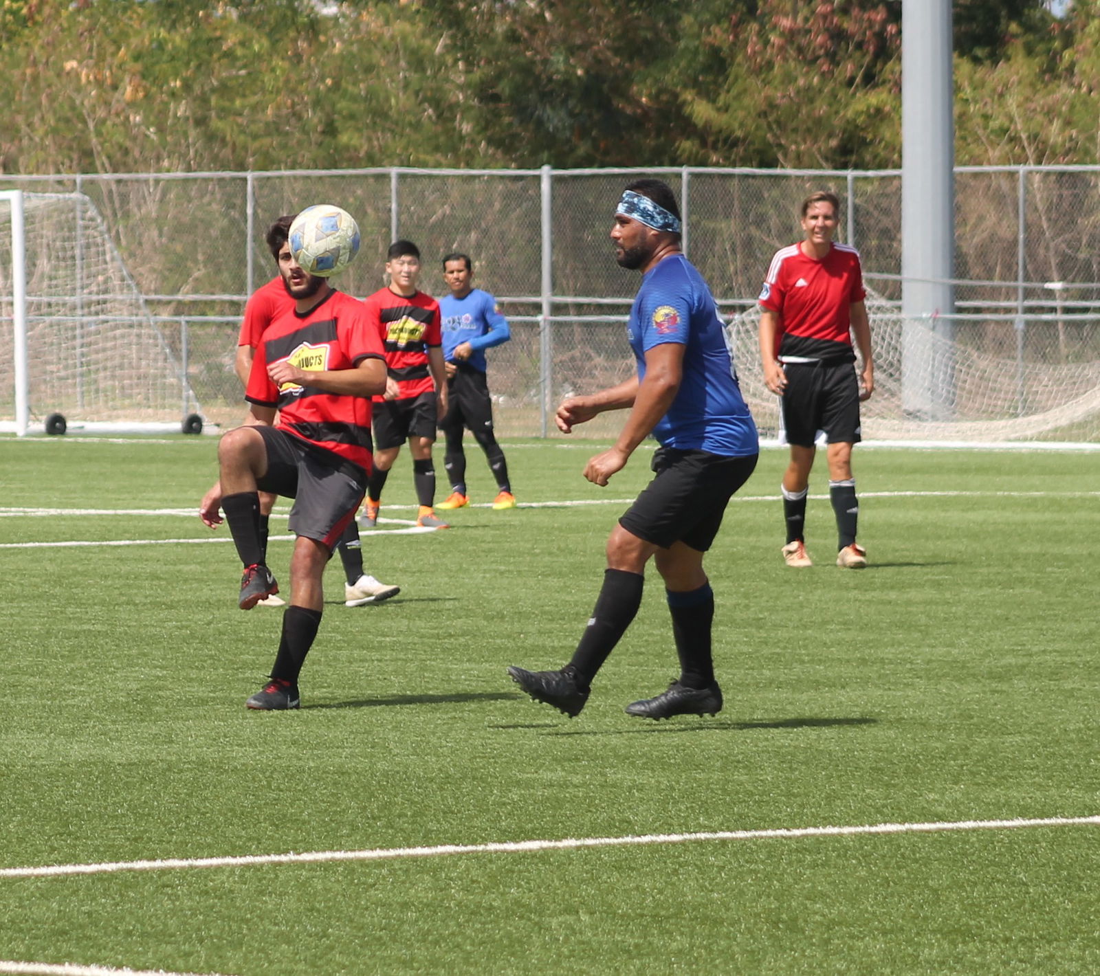 Paire's Eric Baratas attempts the pass as Old B Bank's Panapa Peteru closes in.