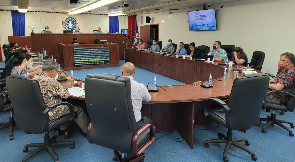 Gov. Ralph DLG Torres and Lt. Gov. Arnold I. Palacios join Speaker Edmund Villagomez at the dais as members of the Governor’s Council of Economic Advisers present its end-of-the-year report in the House chamber on Friday.Photo by Emmanuel T. Erediano