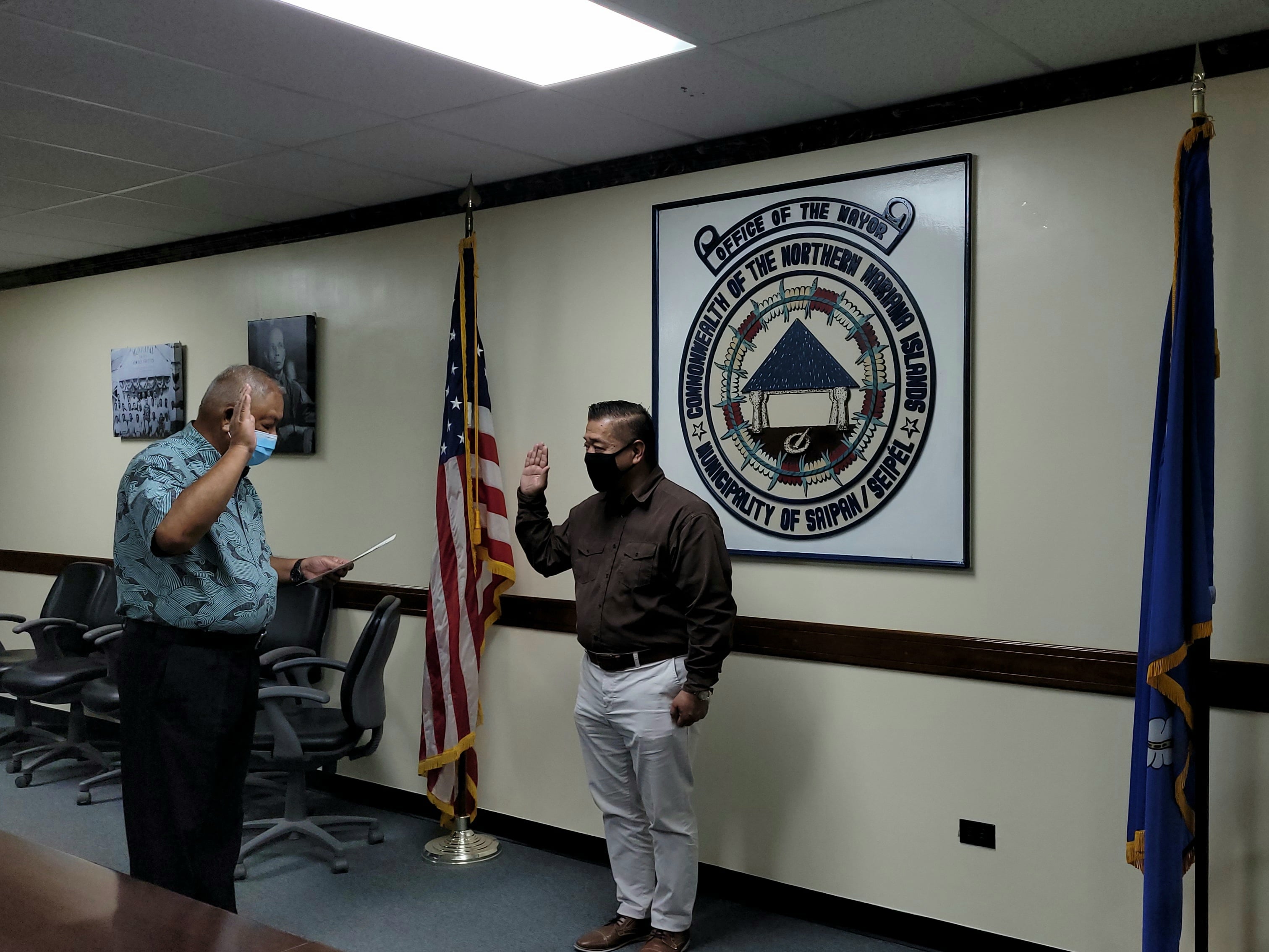 Saipan Mayor David M. Apatang administers the oath to newly appointed Saipan and Northern Islands Municipal Council member Daniel I. Aquino on Friday in the mayor’s conference room.