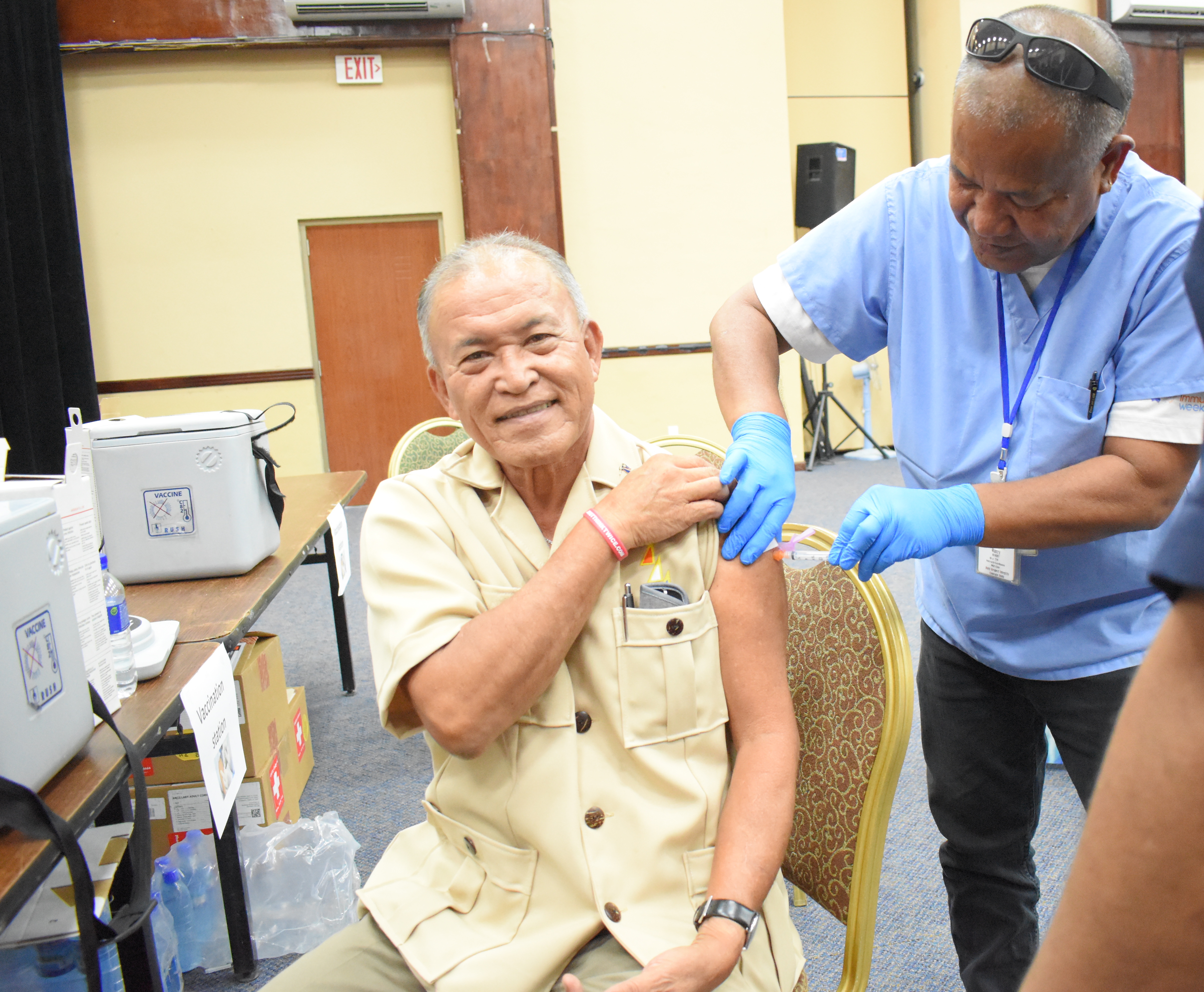 Marshall Islands President David Kabua received his Covid vaccine from Majuro hospital nurse Harry Harry in late January, becoming one of over 70% of adults living in Majuro to be vaccinated.Photo by Giff Johnson