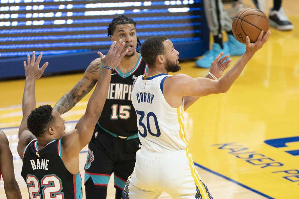 Golden State Warriors guard Stephen Curry (30) shoots the basketball against Memphis Grizzlies guard Desmond Bane (22) and forward Brandon Clarke (15) during the first quarter at Chase Center in San Francisco, California on May 16, 2021.Photo by Kyle Terada-USA TODAY Sports