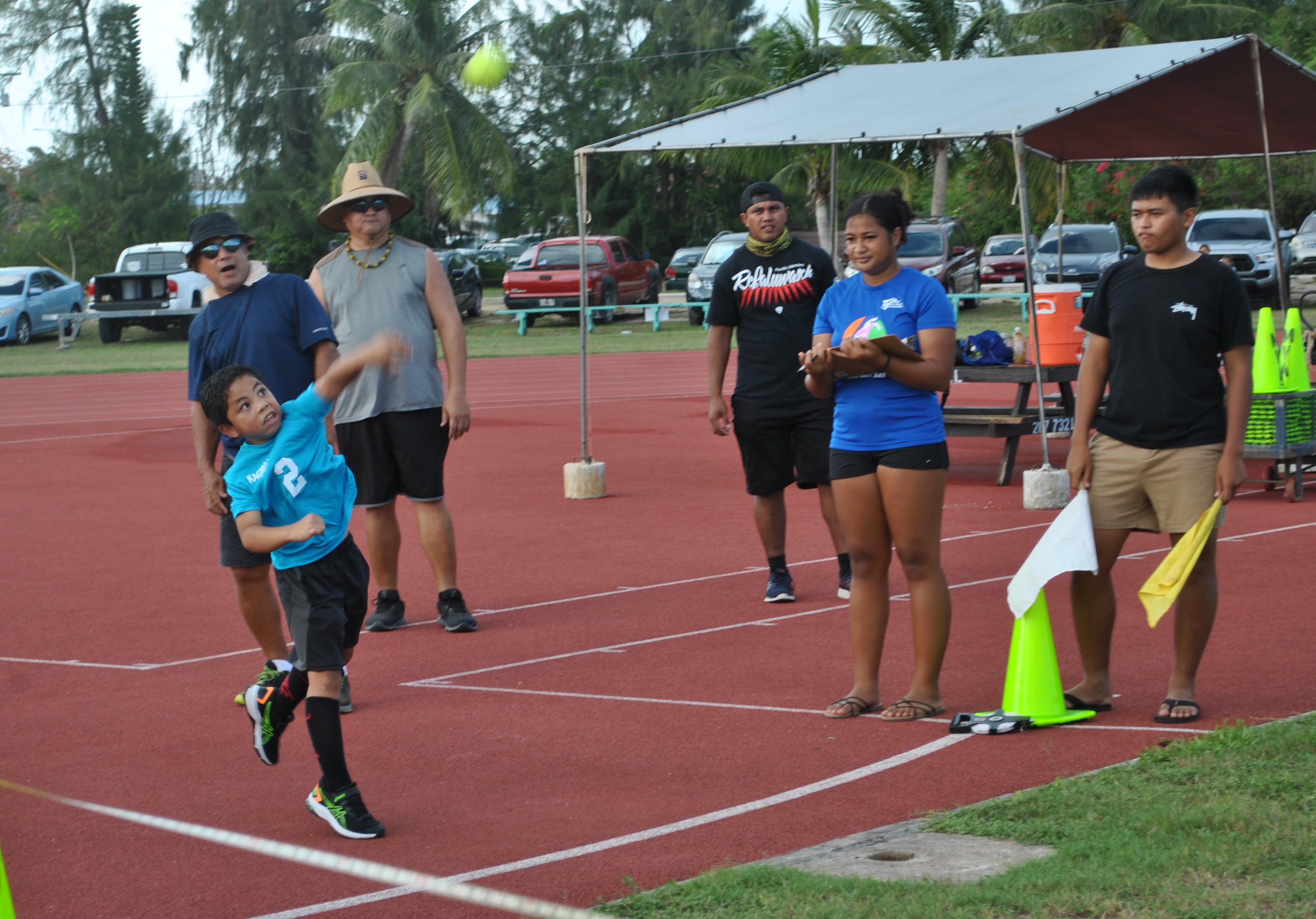 KagES' Tatum Jones throws the softball in the U9 boys division.