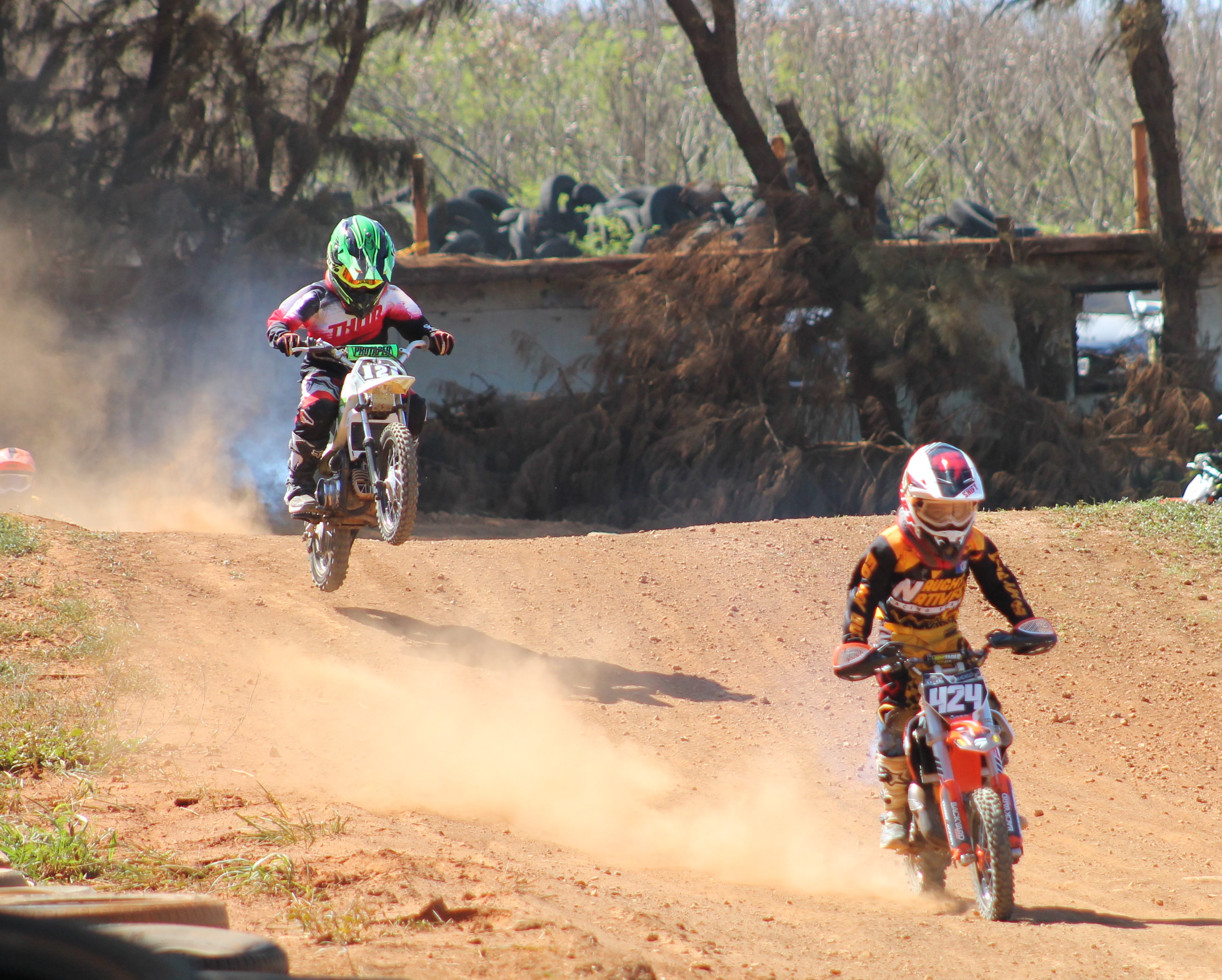 Jonoah Santos leads the race with TJ Ferrer right behind.