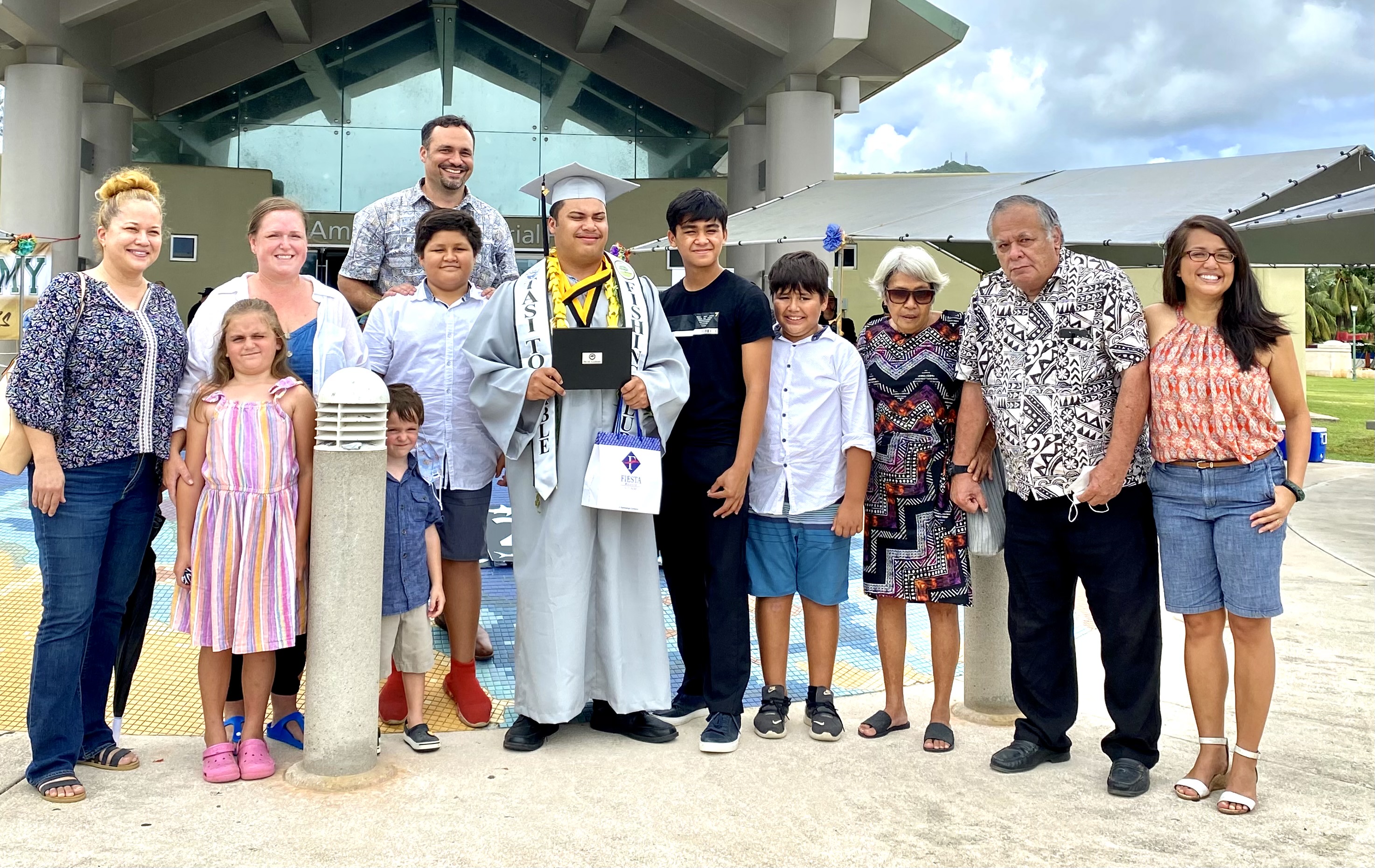 Kahulo Leo Pangelinan, one of the graduating students who achieved the highest scores in Achieve 3000, poses for a photo with his family