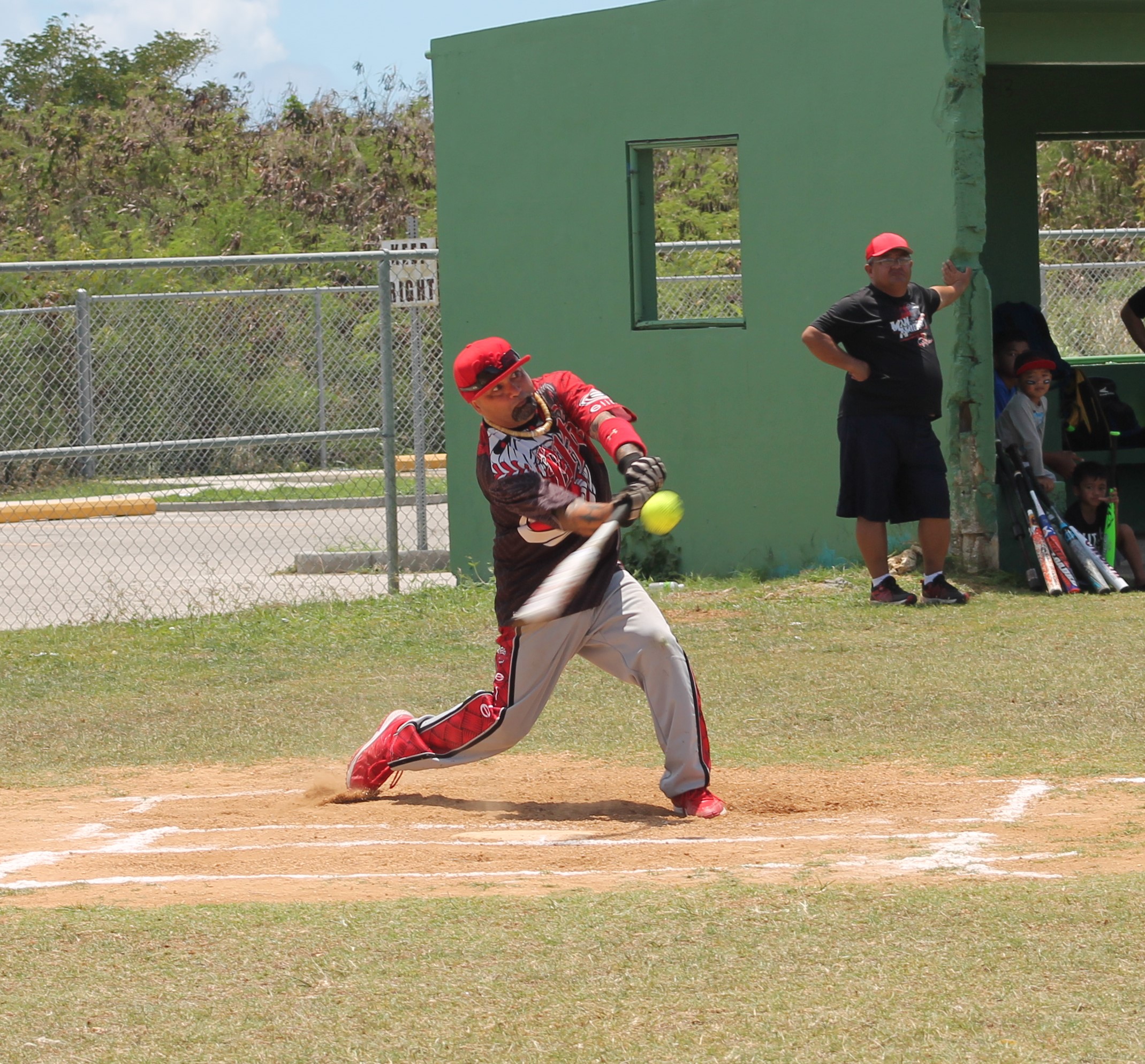 PeLeLiu's James Fleming connects a single.