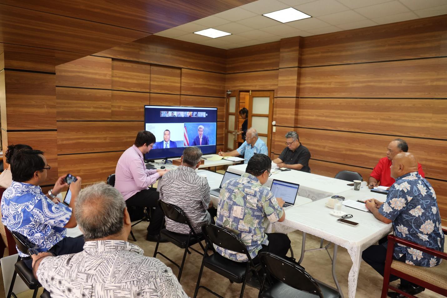 FSM President David Panuelo engages with the Pacific Island Conference of Leaders