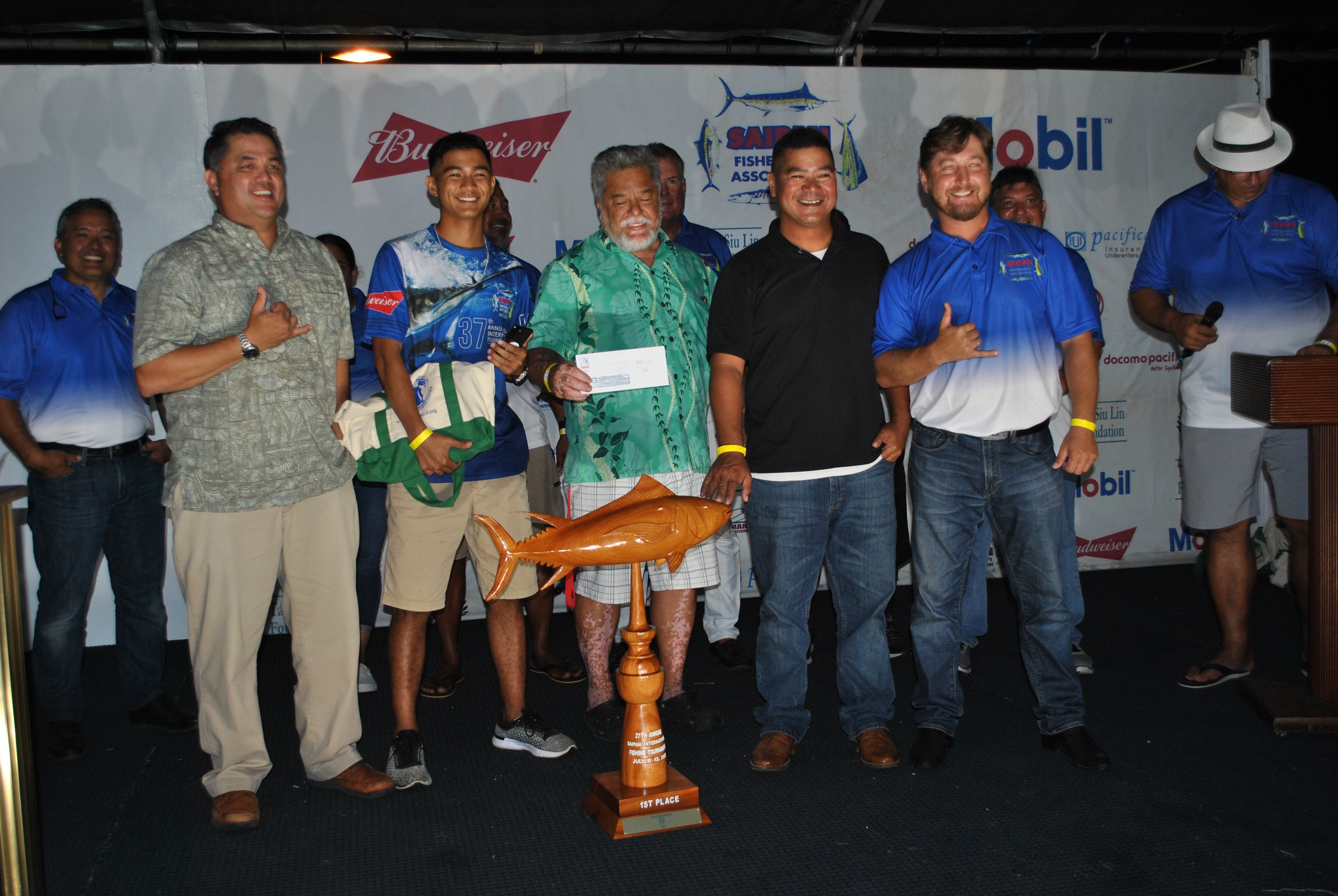 The crewmembers of Cecelio & Kapono pose with the Yellow Fin trophy.