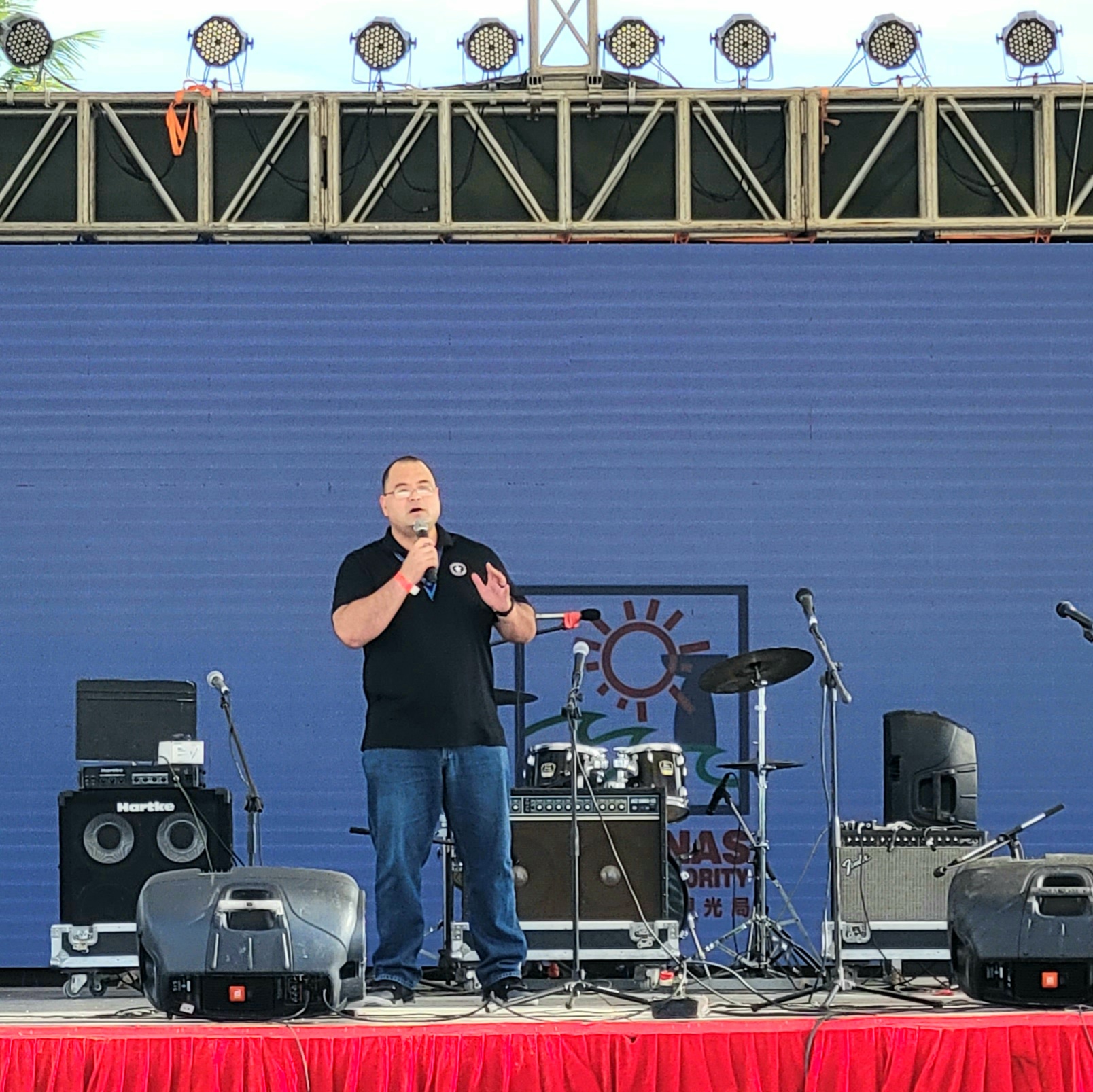Speaker Edmund S. Villagomez delivers his opening remarks.