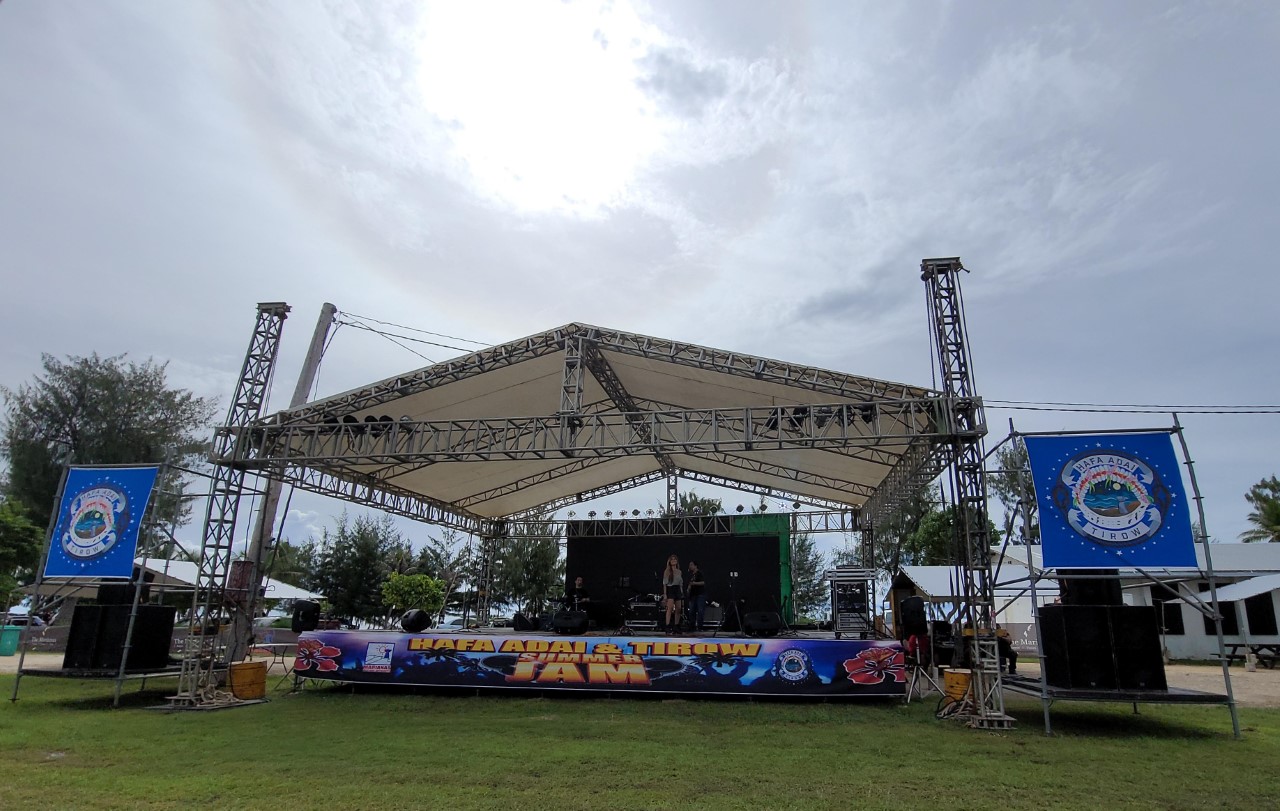 Live entertainment pumped up the crowd in anticipation for the Battle of the Bands.