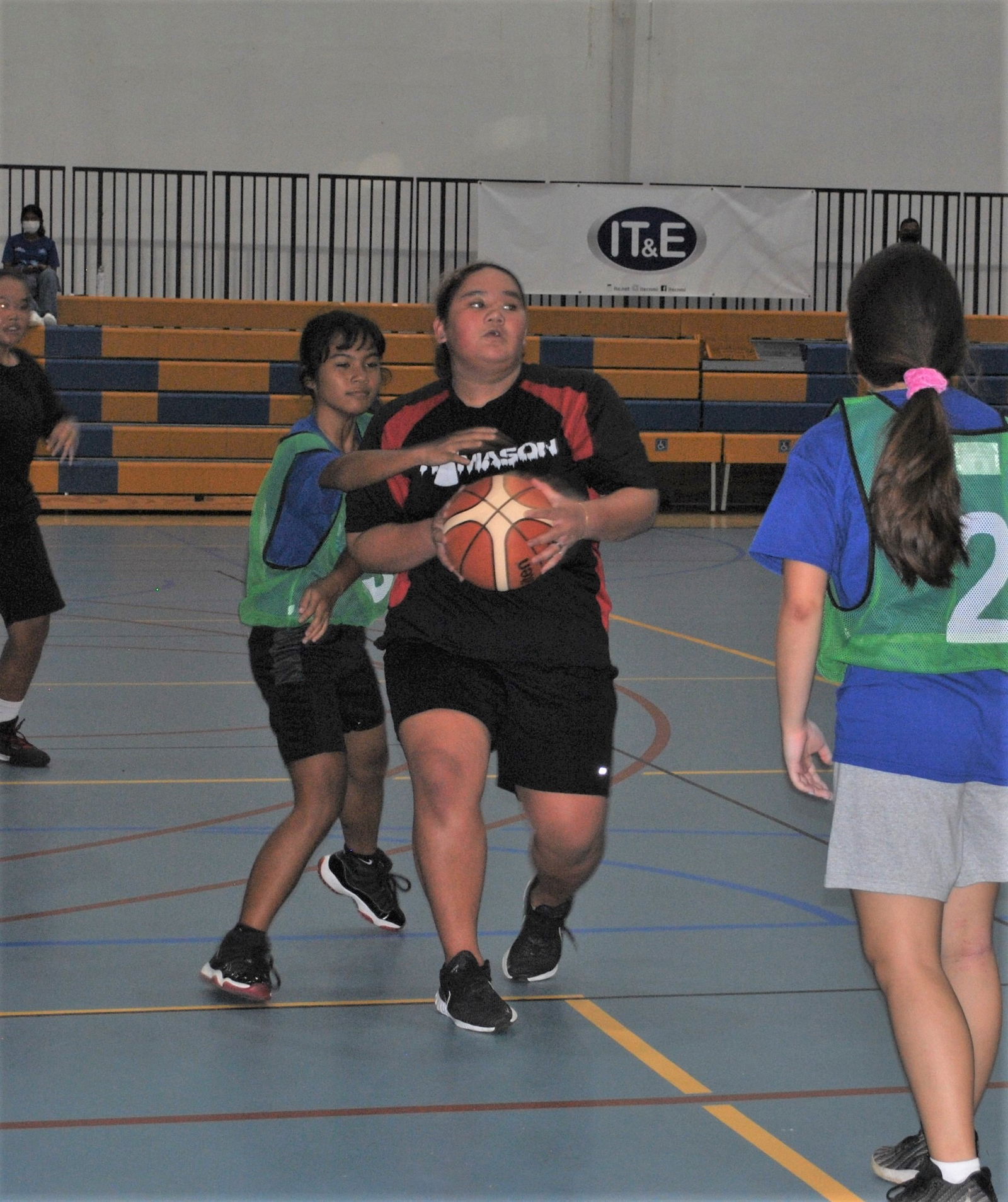 A Dandan Middle School player holds the possession as a defender tries to strip the ball away during an IT&E Interscholastic Girls Middle School Basketball League game on Tuesday at the MHS gym.