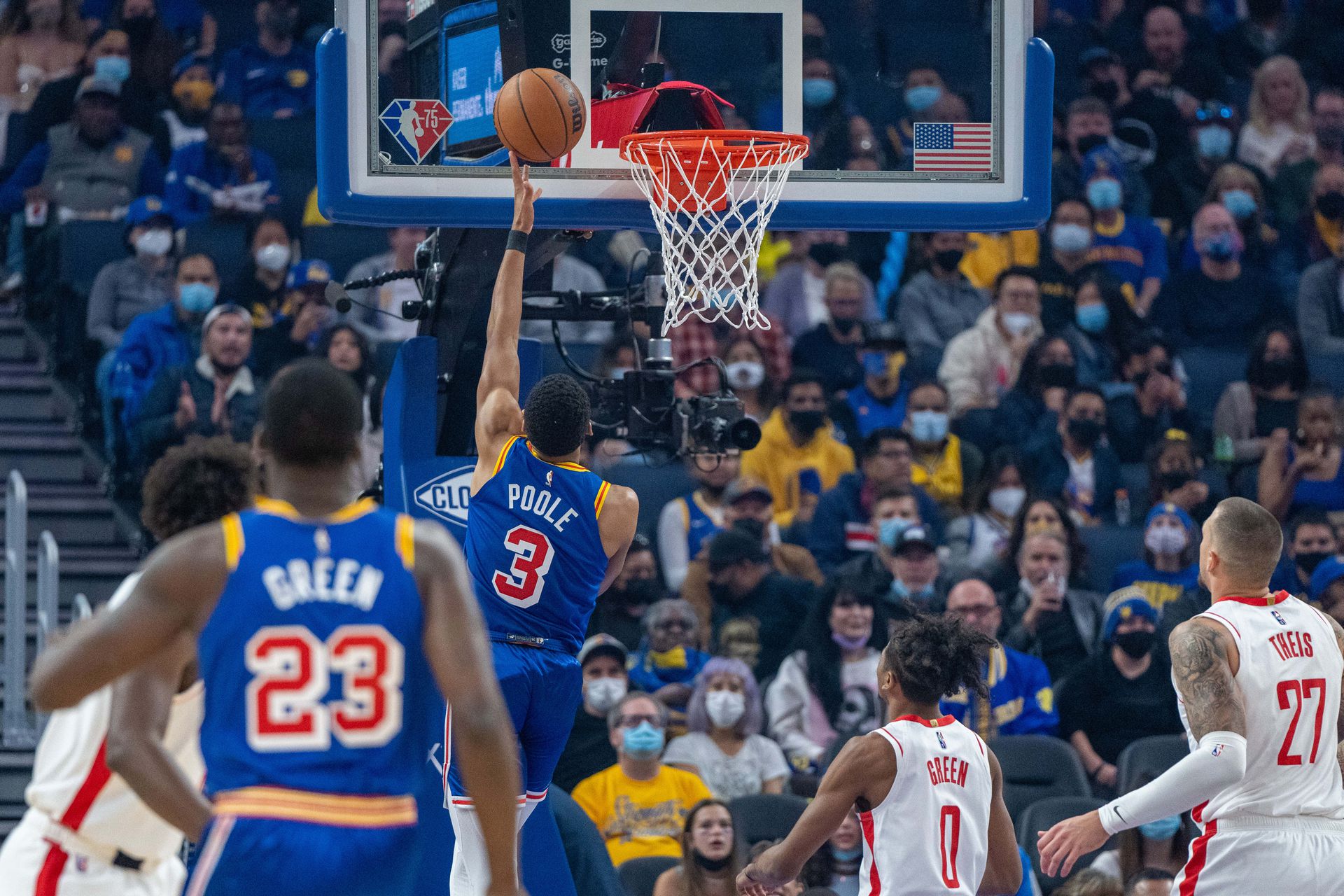 Golden State Warriors guard Jordan Poole (3) shoots a layup against Houston Rockets guard Jalen Green (0) during the first quarter at Chase Center in San Francisco, California on Nov. 7, 2021.