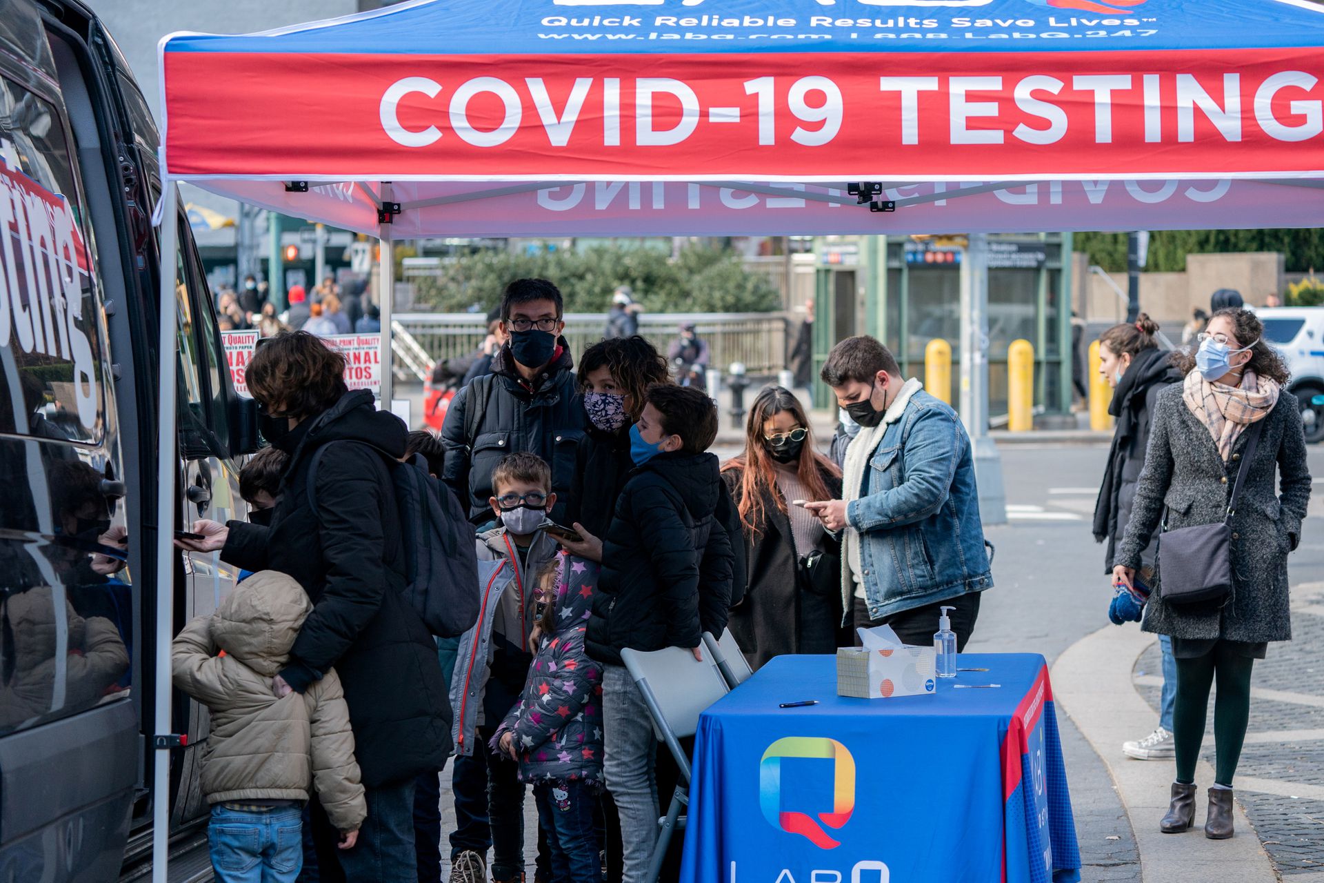 People queue at a popup Covid-19 testing site in New York on Dec. 3, 2021.