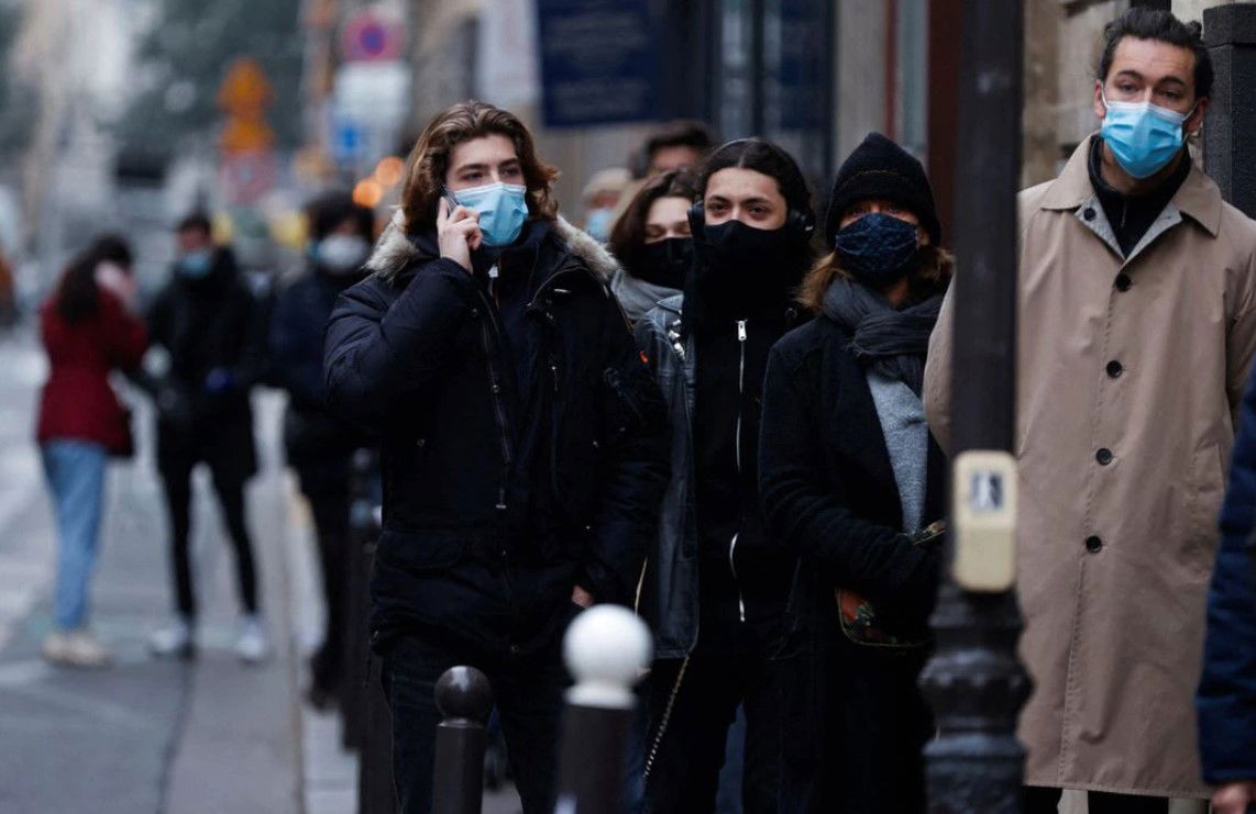 People queue for tests ahead of Christmas, amid the spread of the coronavirus disease pandemic in Paris, France, Dec. 23, 2021.