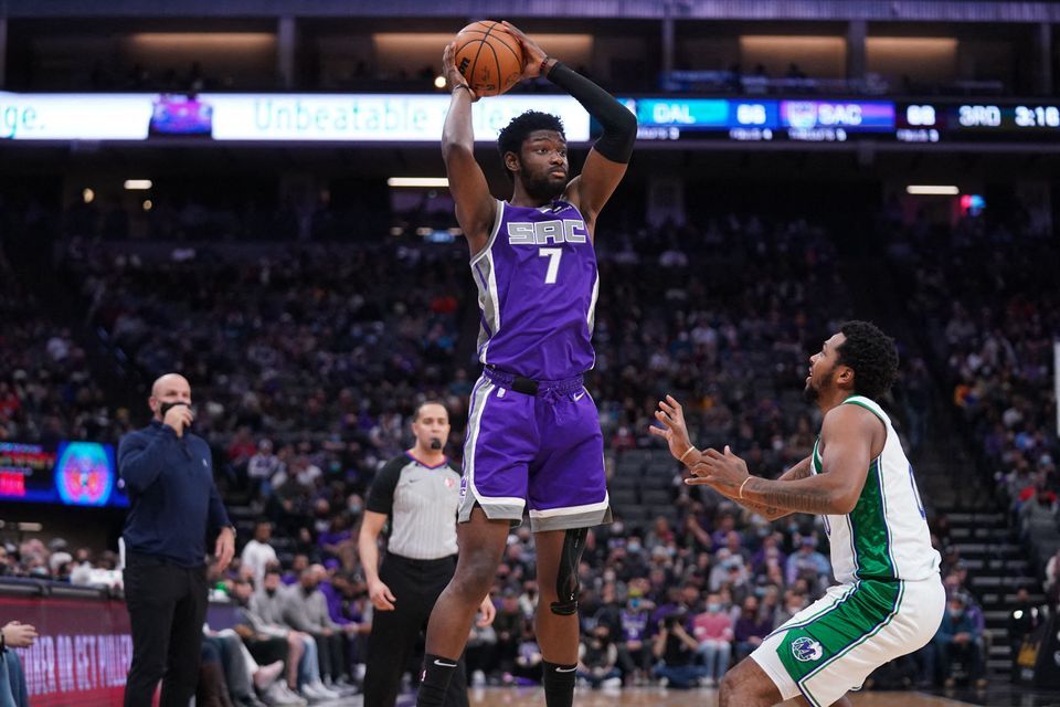 Sacramento Kings forward Chimezie Metu (7) holds onto a pass over the top of Dallas Mavericks forward Sterling Brown (0) in the third quarter at the Golden 1 Center in Sacramento, California on Dec. 29, 2021.
