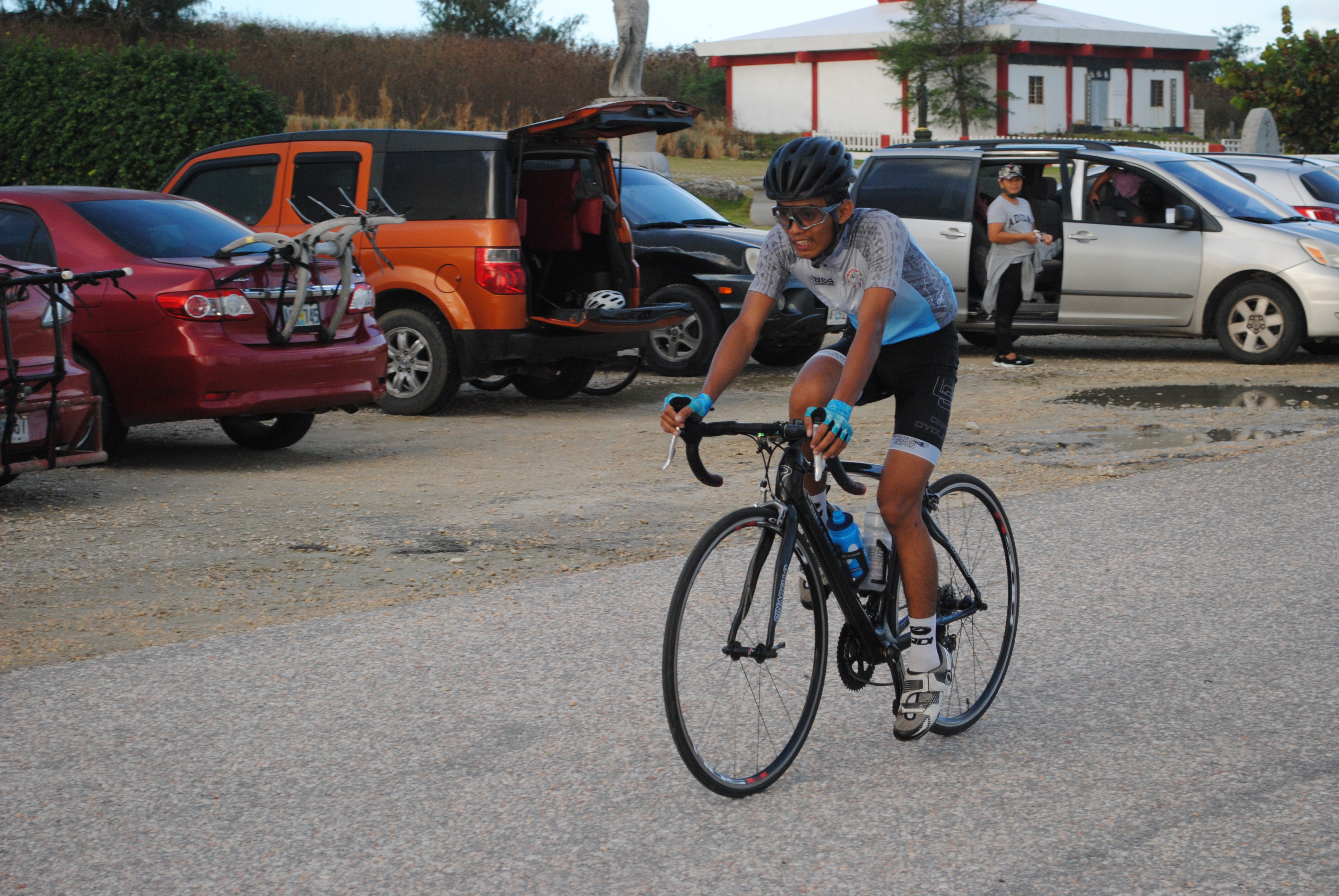 Renren Gaviola pushes through the finish line.