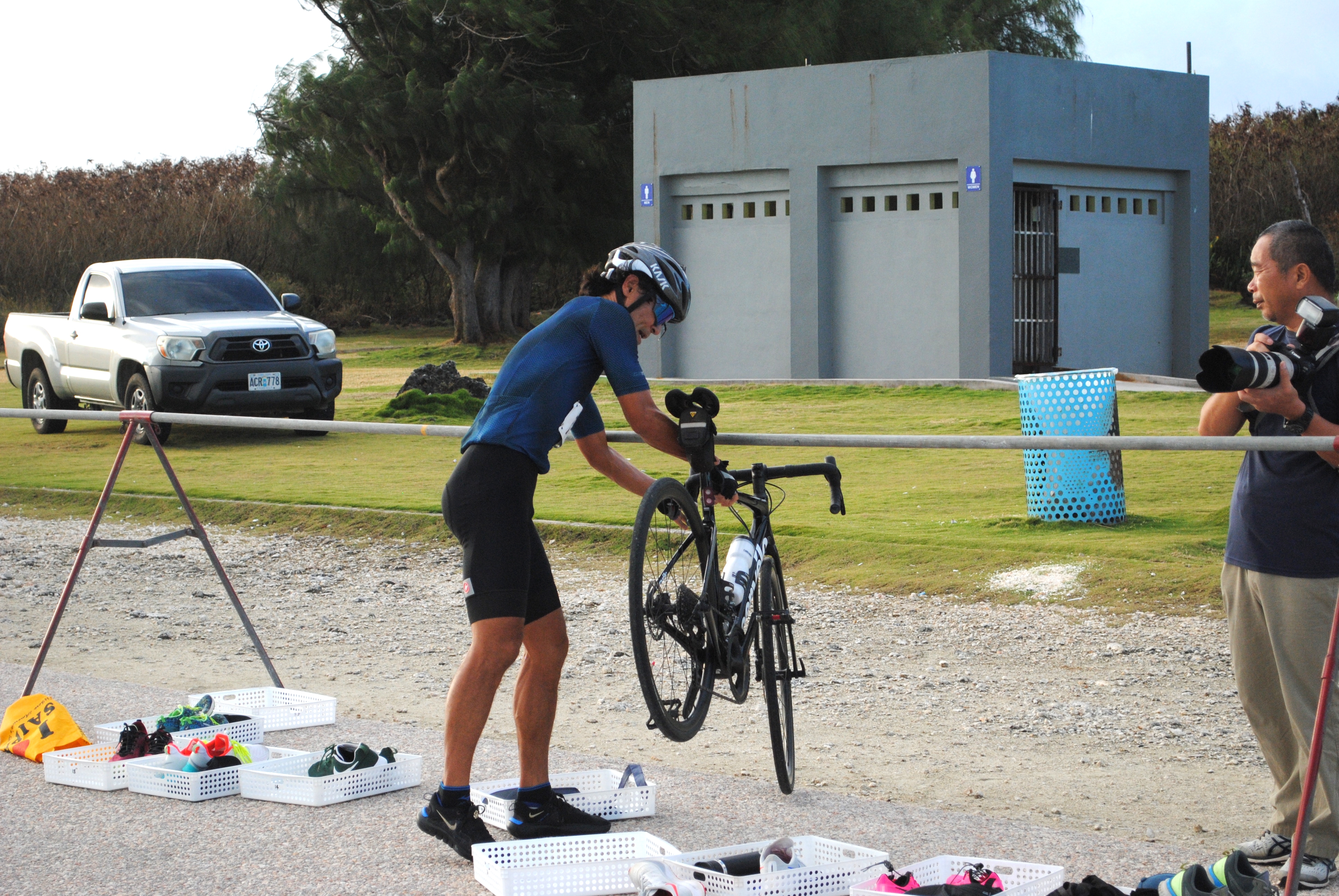 Michiteru Mita sets up his bike after completing the 5km run.