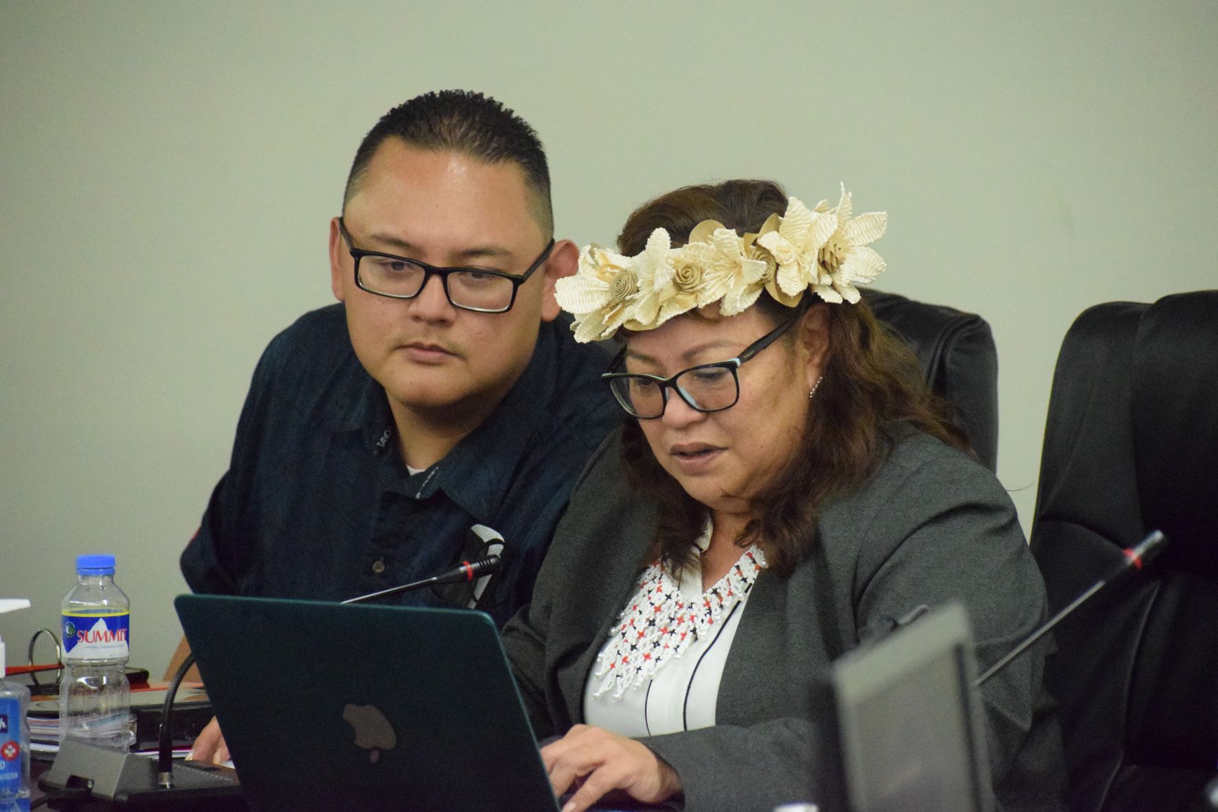 Reps. Celina Babauta and Donald Manglona look at her laptop during the miscellaneous part of Wednesday's House session.