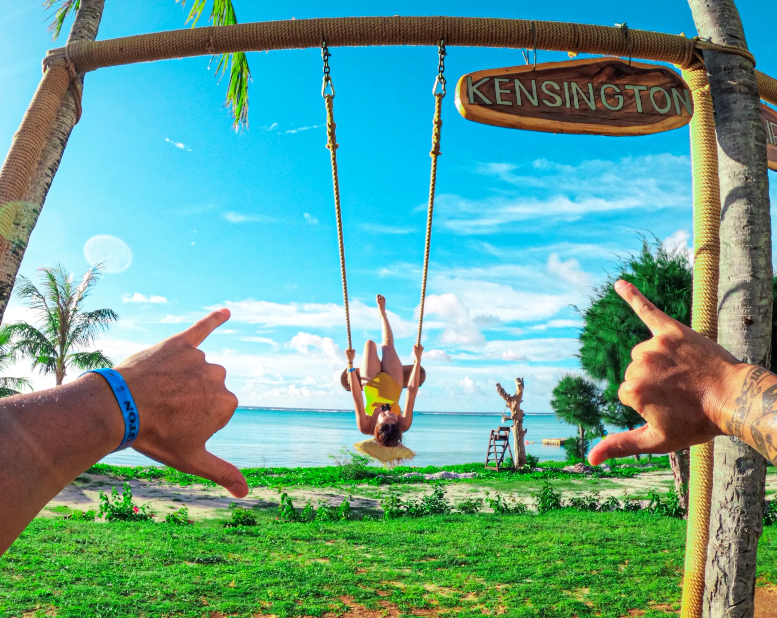 For only $99.5/night (tax inclusive), you can get a deluxe room with an ocean view at Kensington Hotel.