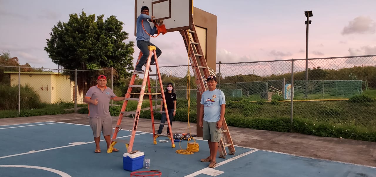 United Filipino Organization volunteers led by UFO president Mar Masilungan replaced a broken basketball rim at Dandan Children’s Park on Sunday.