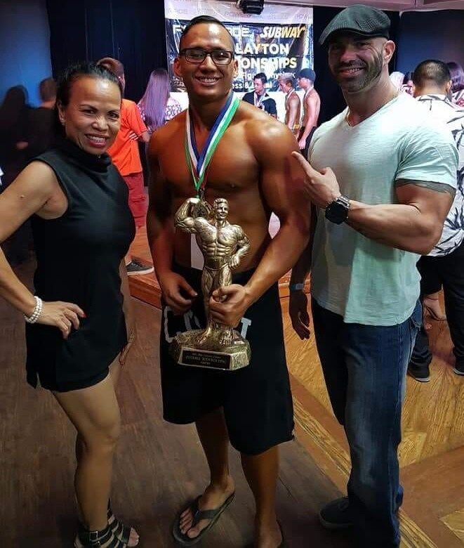 Donivan Mendiola, center, poses with Dee Clayton, left, and Derek Cutting, right, after winning 1st place in the Dee Clayton Classic in 2017.