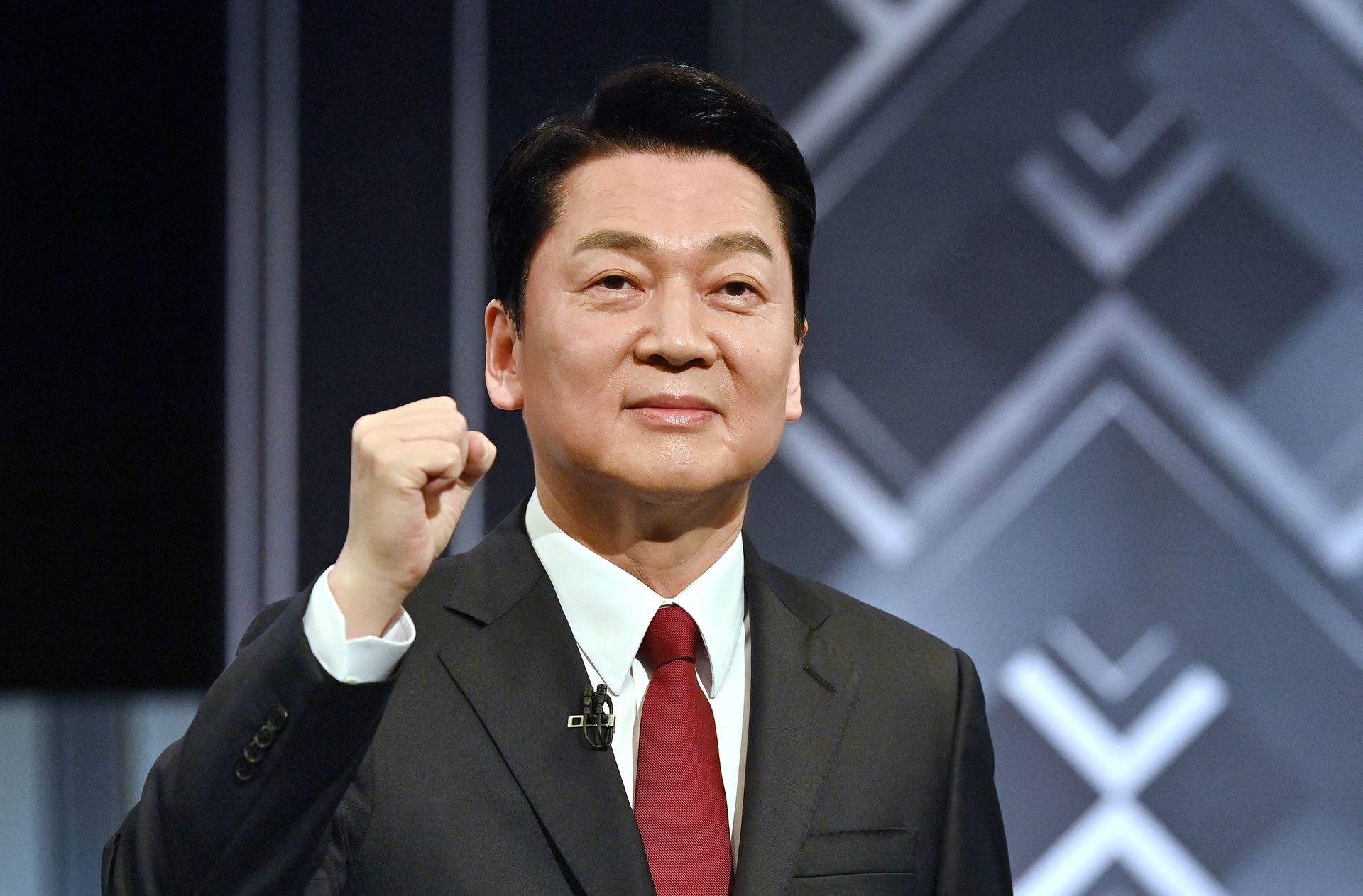 South Korean presidential candidate Ahn Cheol-soo of the opposition People's Party poses for a photo before a televised debate for the upcoming March 9 presidential election at KBS studio in Seoul, South Korea, March 2, 2022.