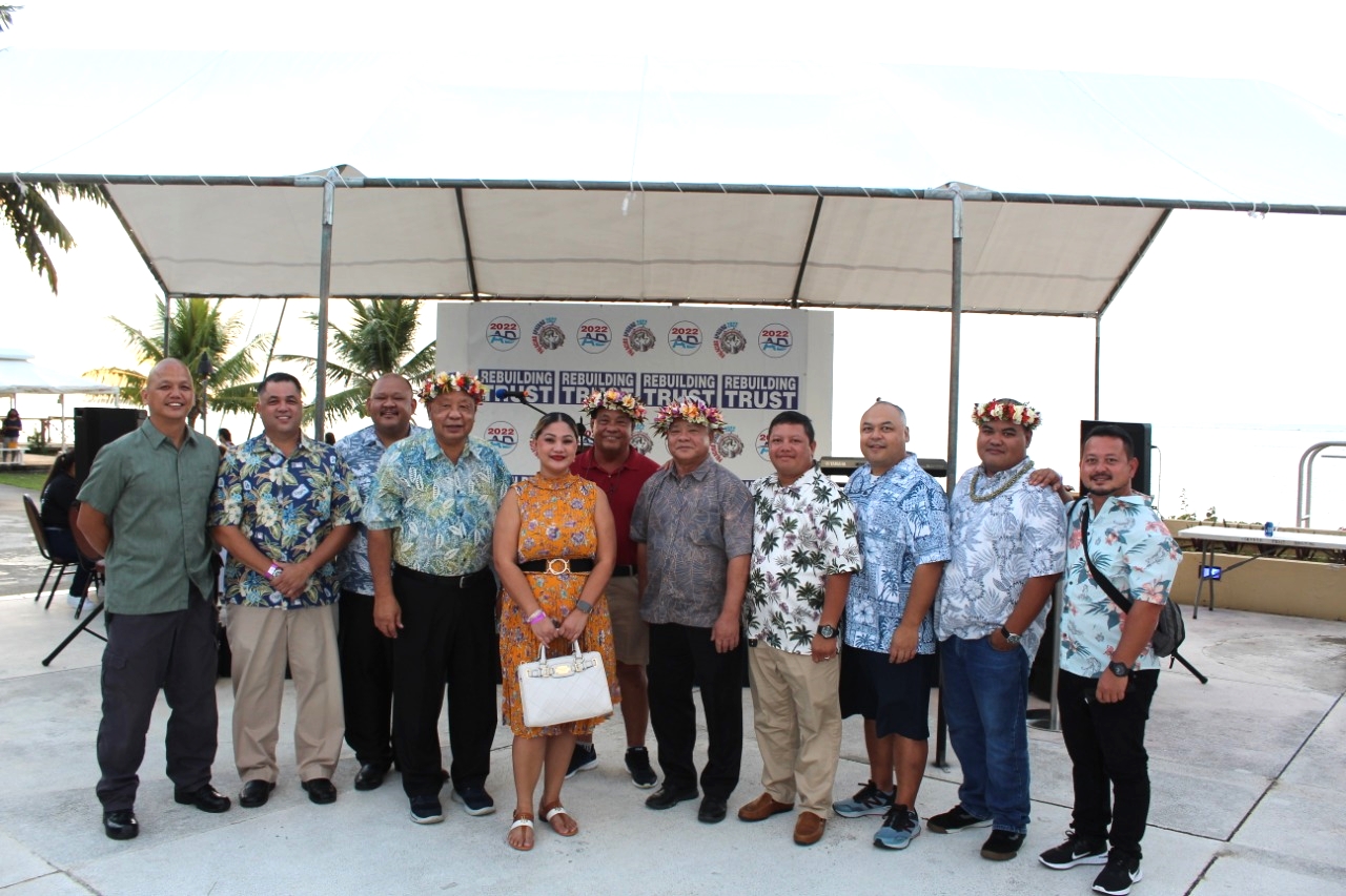 Independent gubernatorial candidate, Lt. Gov. Arnold I. Palacios, fifth right, and his running mate, Saipan Mayor David M. Apatang, fourth left, pose for a photo with Saipan mayoral candidate, Ramon "RB" Blas Camacho, center, and House candidates, from left, Vincent "Kobre" S. Aldan, House Floor Leader Ralph N. Yumul, Rep. John Paul Sablan, Rep. Corina Magofna, Delbert Pua, Vice Speaker Blas Jonathan Attao, Malcolm Omar and Rep. Joel Camacho during an AD 2022 fundraising dinner at the Aqua Resort Club on Thursday last week.