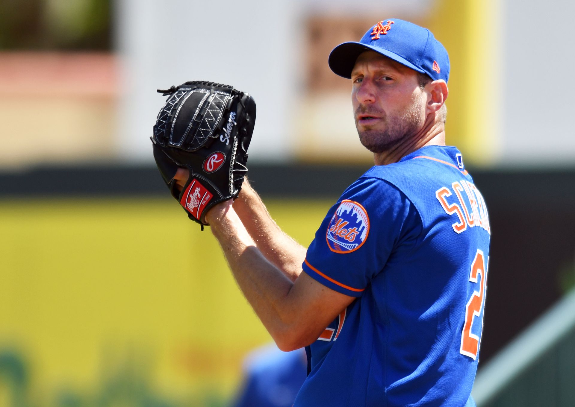 Max Scherzer (21) of the New York Mets warms up before a spring training game against the Miami Marlins at Roger Dean Stadium in Jupiter, Florida on March 21, 2022.