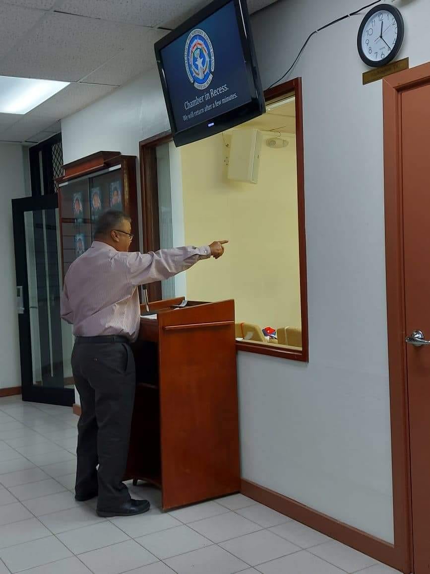Sen. Paul A. Manglona points at someone in the Senate chamber as he continues to deliver his comments in the lobby even after the microphone was turned off during Monday's Senate special session.