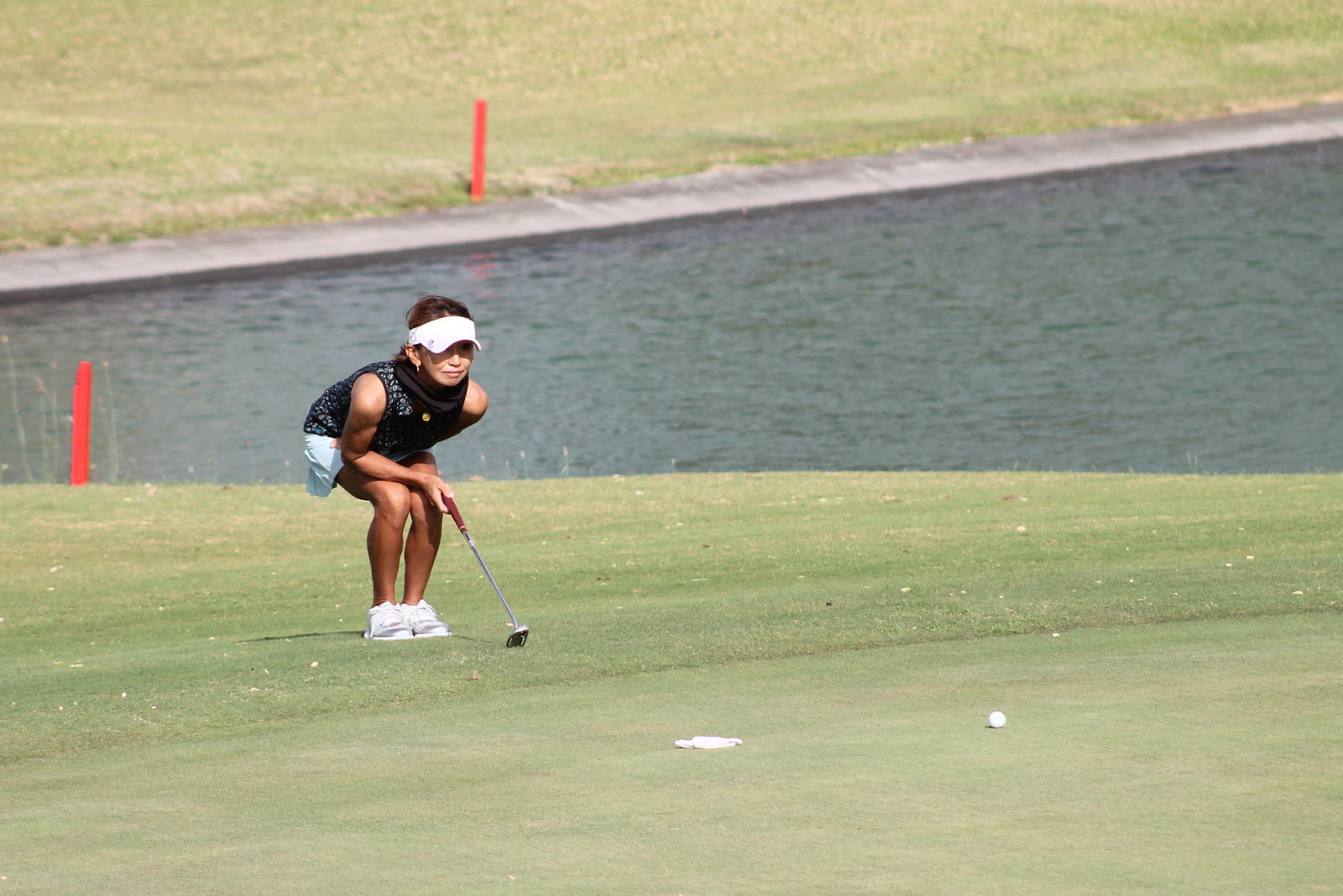 Yuko Togawa lines up for her shot.