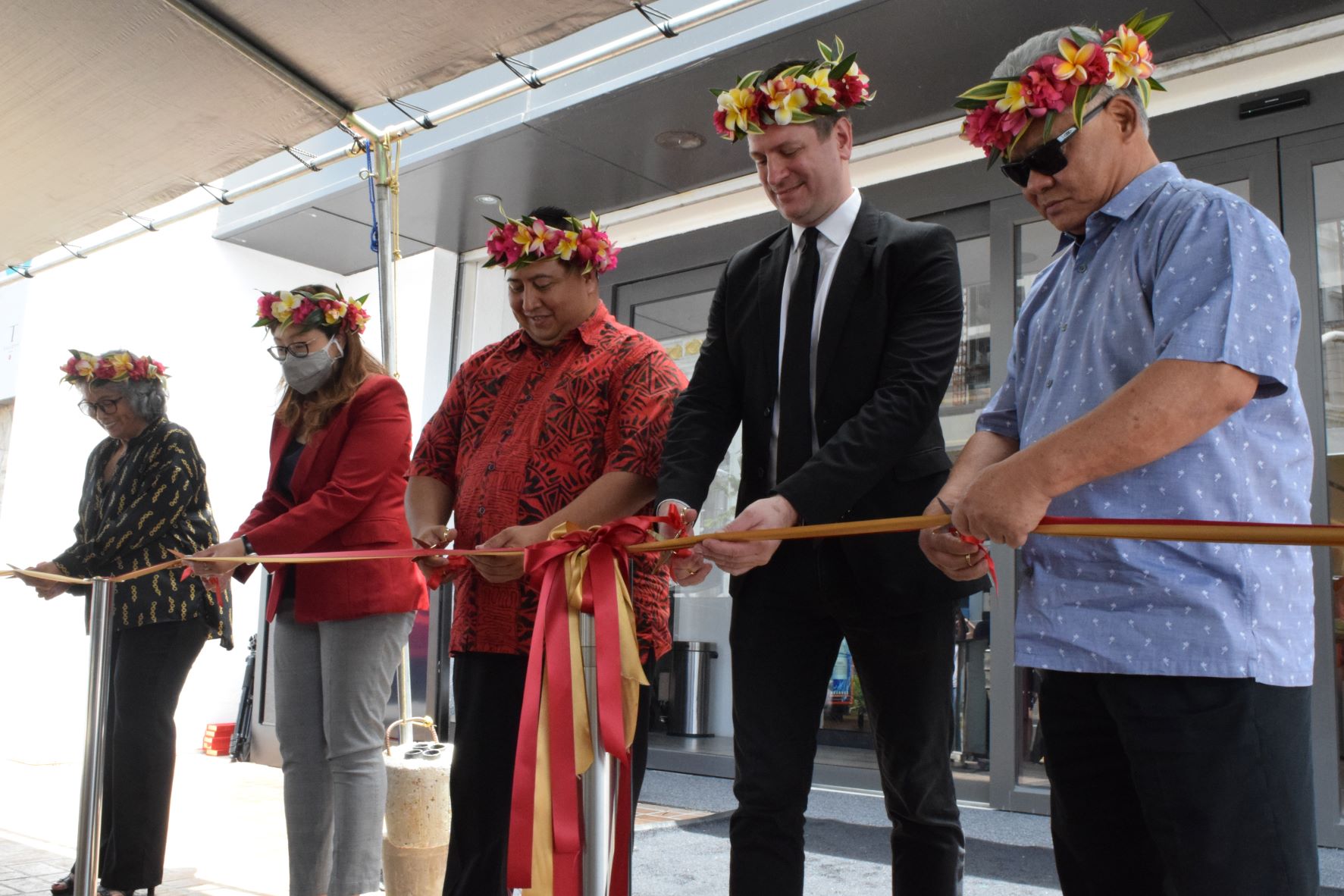 Duty Free Shoppers Japan, MidPac & Korea Managing Director Richard Gustafson, second right, cuts the ceremonial ribbon with Gov. Ralph DLG Torres, center, Lt. Gov. Arnold I. Palacios, right,  DFS Consumer Marketing Manager Keiko Nakayama, 2nd left, and former DFS Saipan President  Marian Aldan-Pierce at T Galleria by DFS in Garapan on Friday.