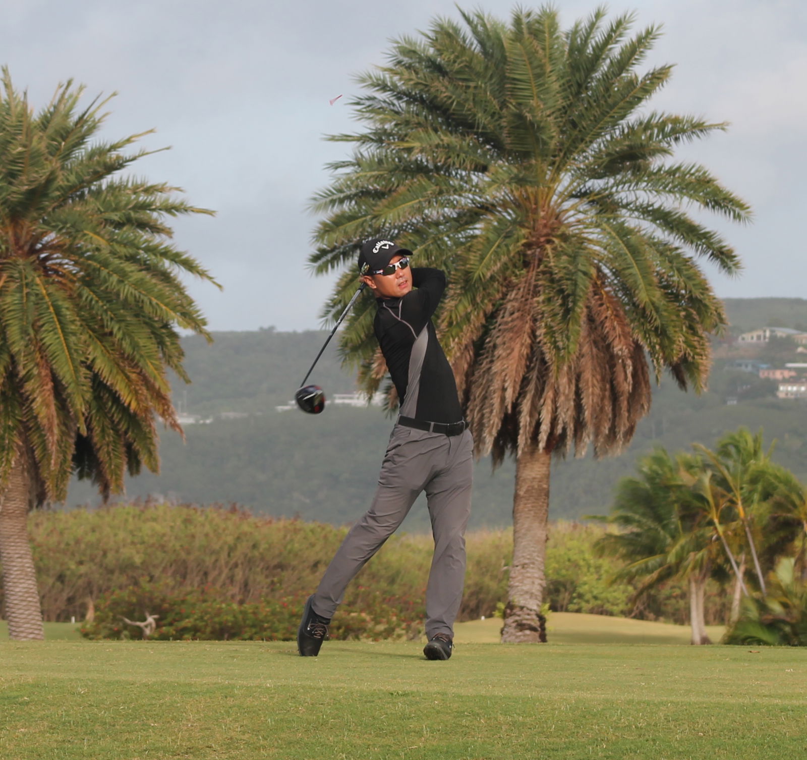 Zhi Yun Li tees off.
