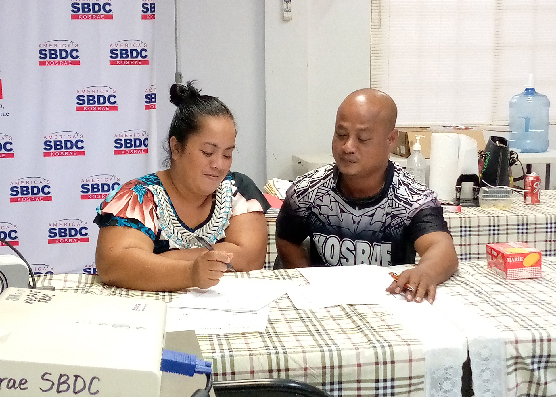 During the Startup Weekend Micronesia event on April 31, 2021, Kosrae participants Sepe T. Tolenna and Tolenna M. Tolenna map a business plan to make safe drinking water accessible for residents of Kosrae. 
