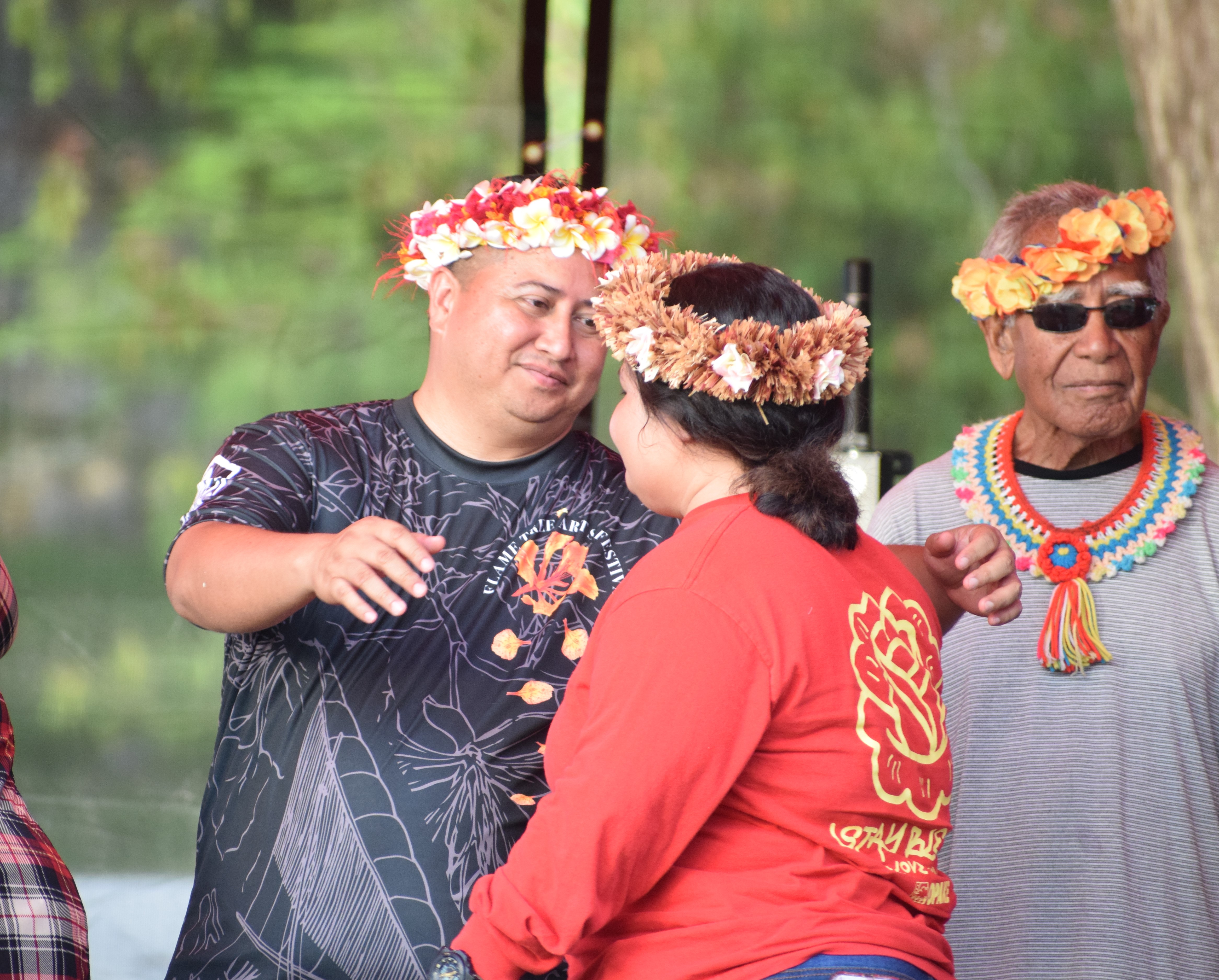 Gov. Ralph DLG Torres embraces a family member of the late local artist Raymond K. Fitial.