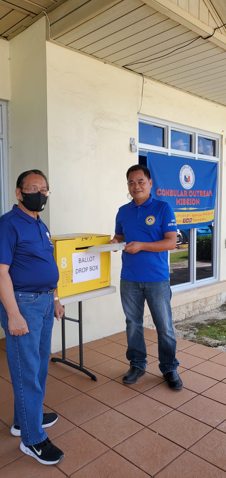 United Filipino Organization president Marcelo “Mar” Masilungan, right, casts his absentee ballot during the Philippine consular outreach services at Hotel Sun Palace in Susupe on Saturday. Also in photo is consulate volunteer Jun Laceperos Jr.