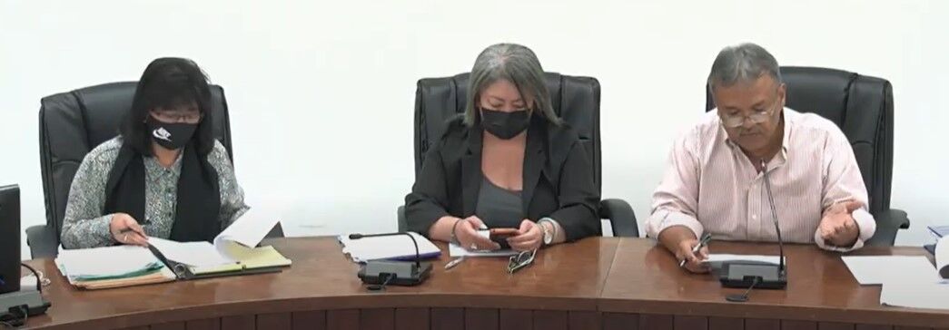 Sens. Teresita A. Santos, Edith Deleon Guerrero and Paul A. Manglona hold an “informational meeting” with House leaders in the House chamber Monday morning while the Senate resumes its impeachment hearing.