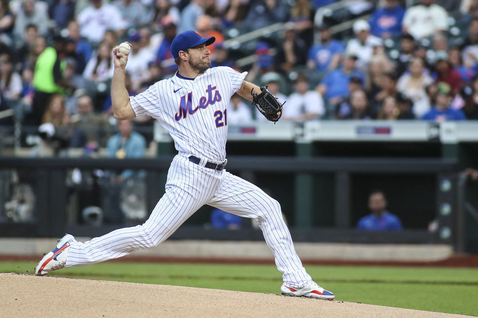 New York Mets starting pitcher Max Scherzer (21) pitches in the first inning against the St. Louis Cardinals at Citi Field in New York City on May 18, 2022.