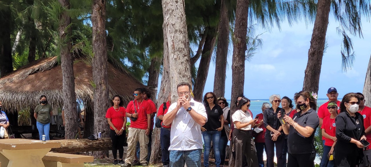 Northern Marianas Humanities Council Executive Director Leo Pangelinan blows a “kulu” or conch shell.